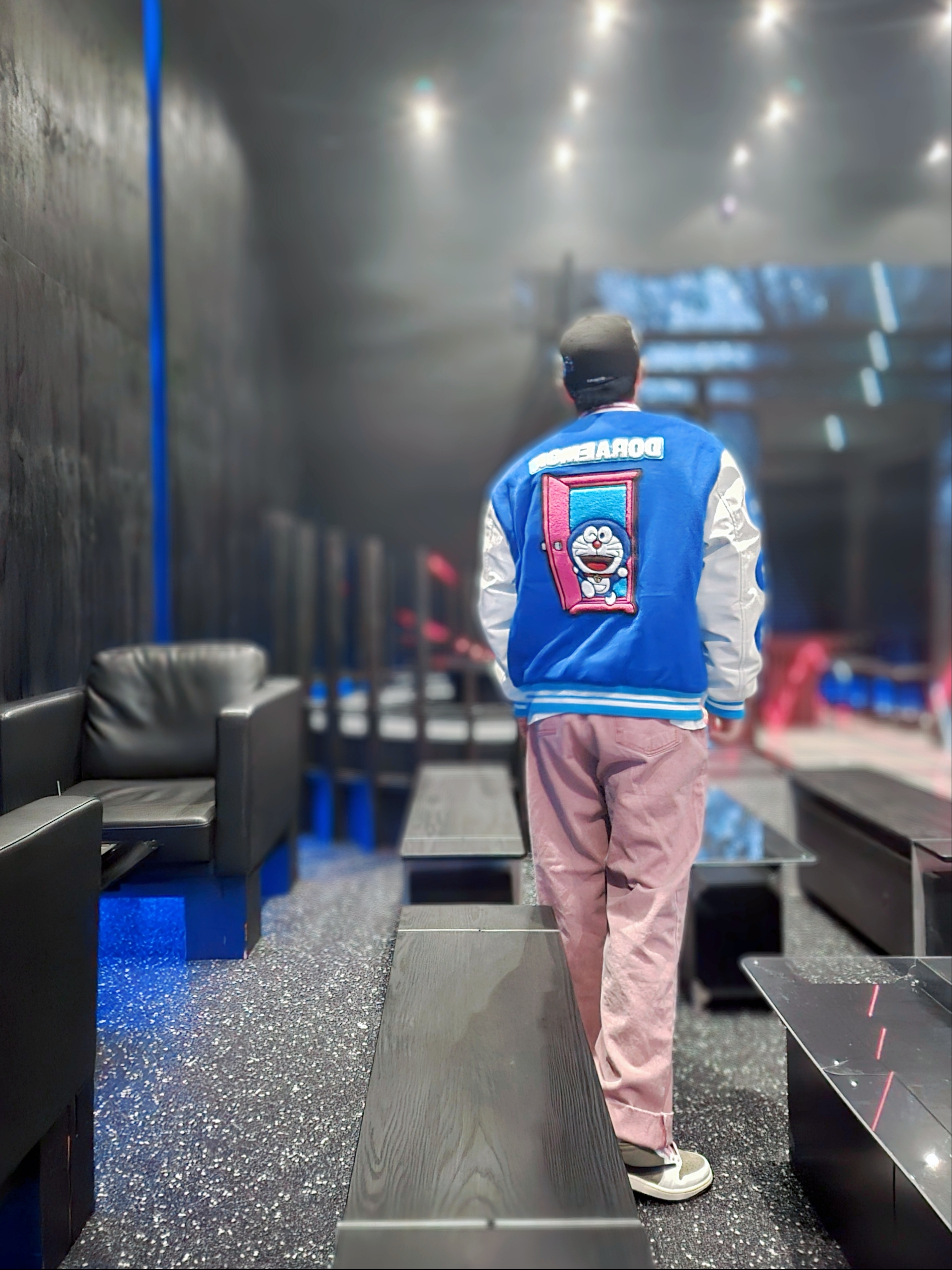 Vandy The Pink x Doraemon Varsity Jacket, Jordan 1 x Travis Scott Retro Low OG SP Reverse Olive 착용 스타일