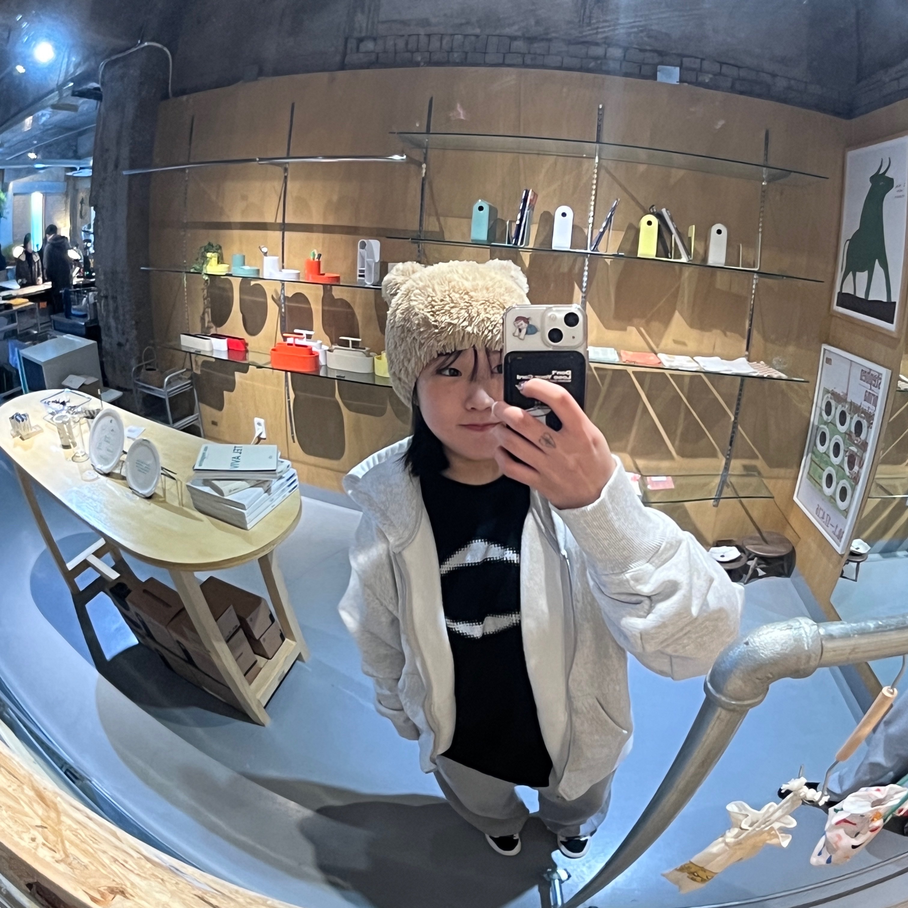 (W) Jordan 1 x Travis Scott Retro Low OG SP Medium Olive, (W) Mischief Rhombus Blur T-Shirt Basic Black 착용 스타일