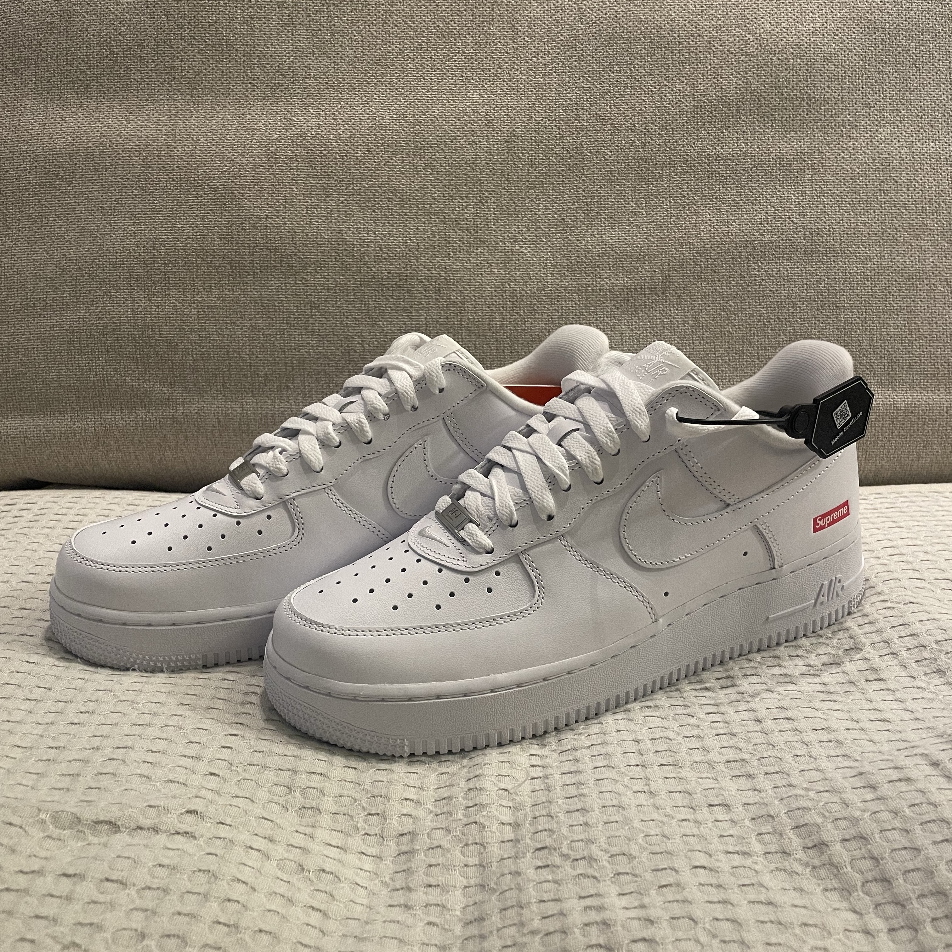 Nike x Supreme Air Force 1 Low White 착용 스타일 - 4