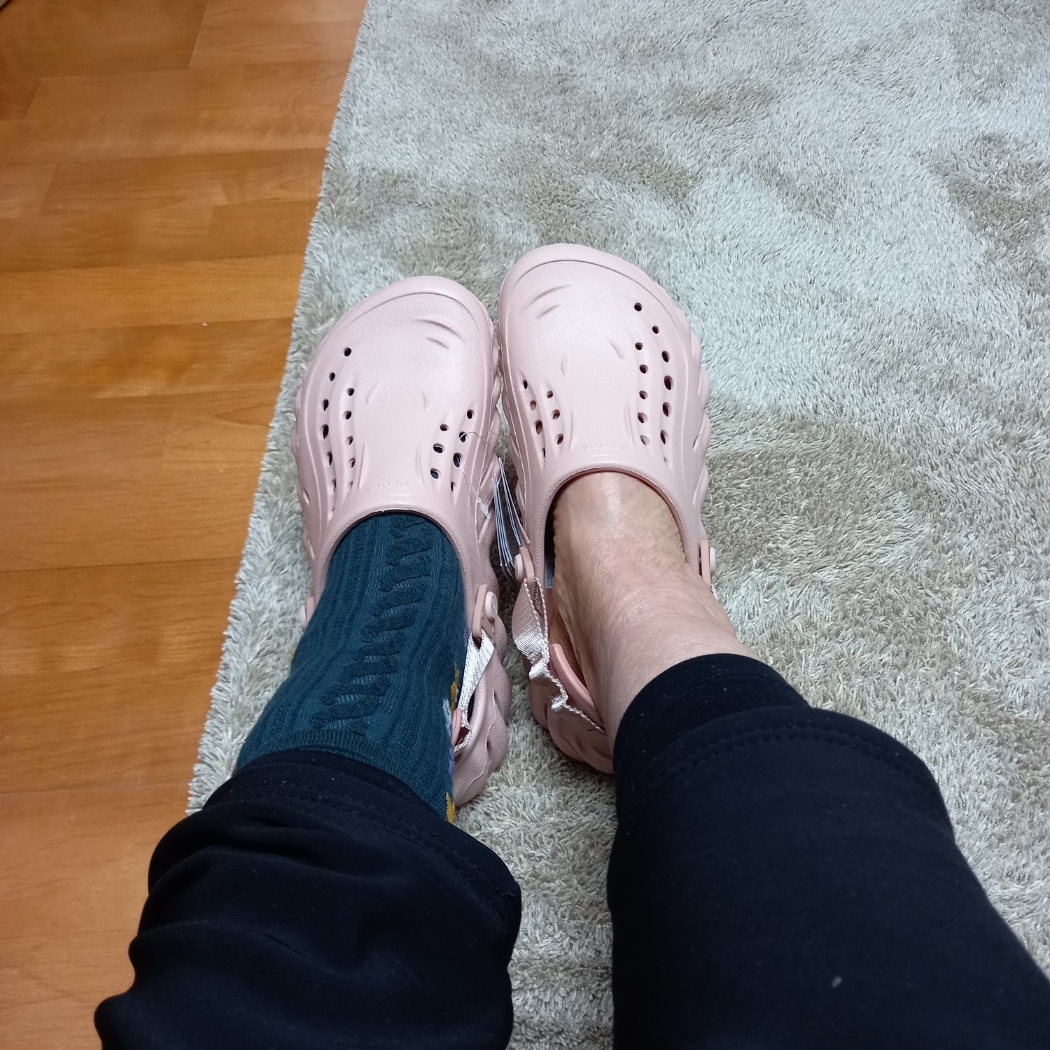 크록스 에코 클로그 핑크 클레이 착용 스타일