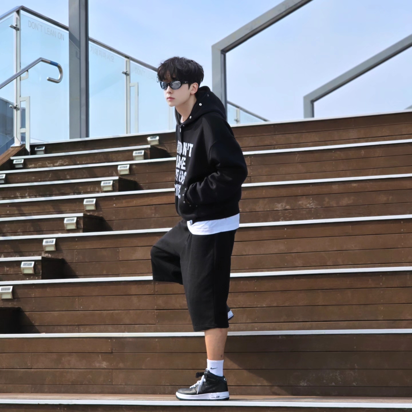 Nike x Stussy Air Force 1 '07 Mid SP Black 착용 스타일 - 3