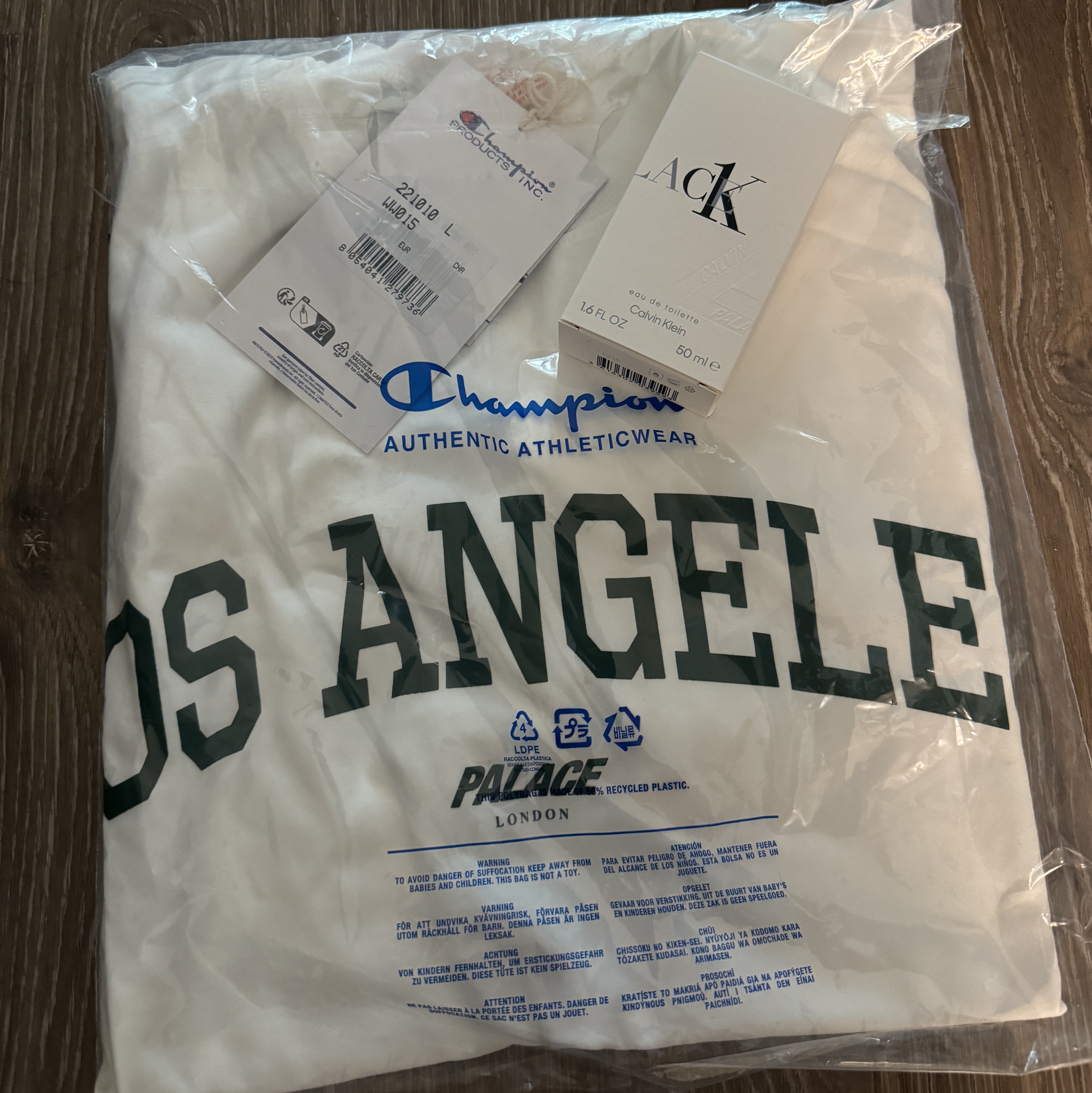 Palace x Champion Shop T-Shirt Los Angeles White - 24FW 착용 스타일