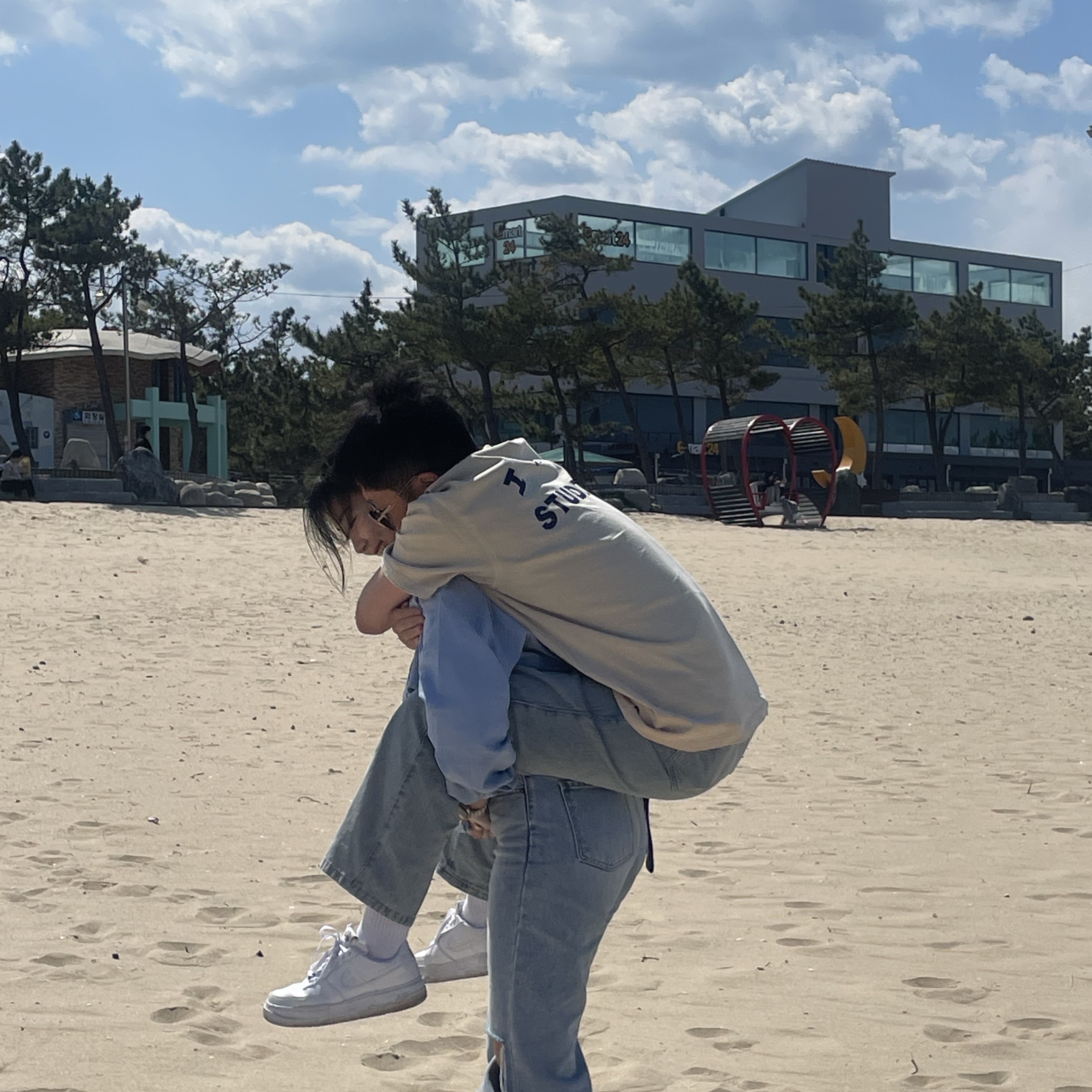 IAB Studio Pigment T-Shirt Oatmeal, (W) Nike Air Force 1 Pixel White 착용 스타일
