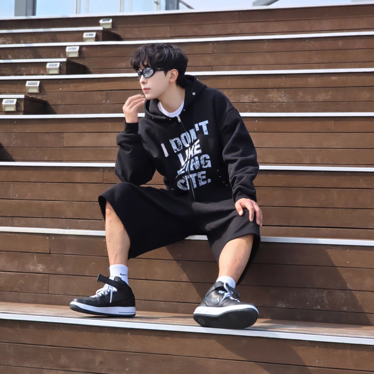 Nike x Stussy Air Force 1 '07 Mid SP Black 착용 스타일 - 4