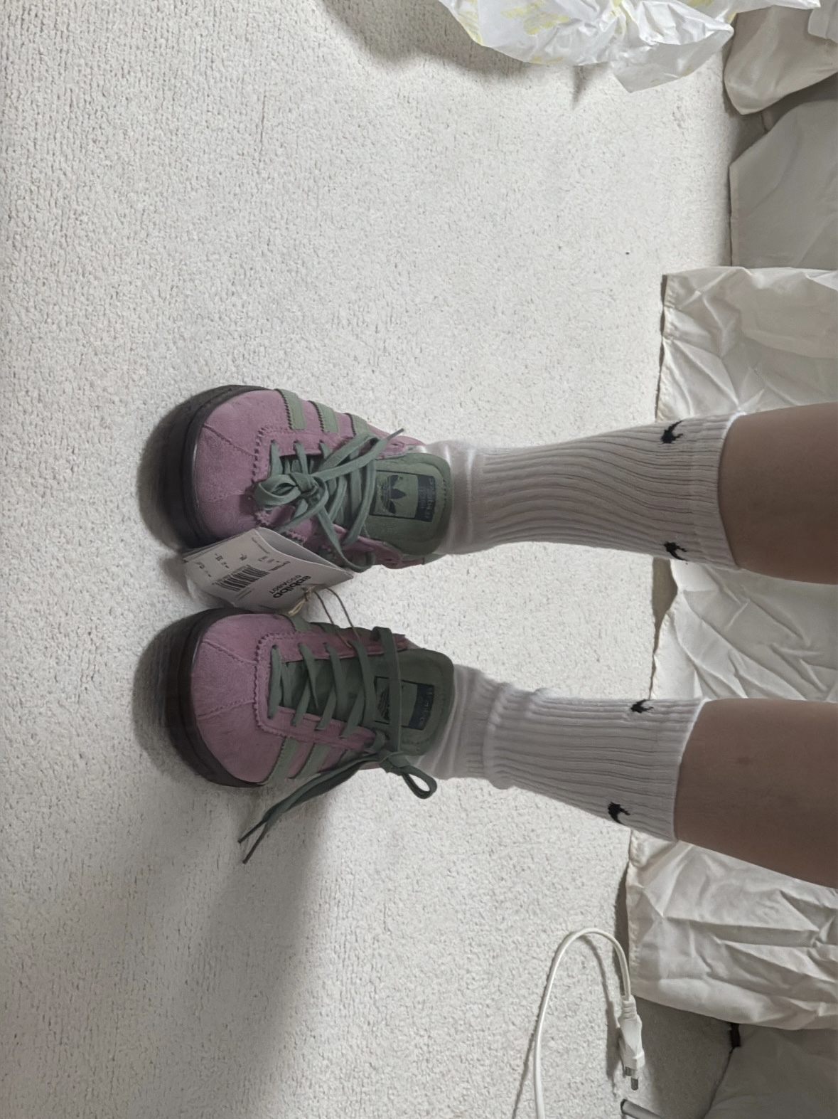 Adidas Tobacco Wonder Orchid Silver Green 착용 스타일 - 3