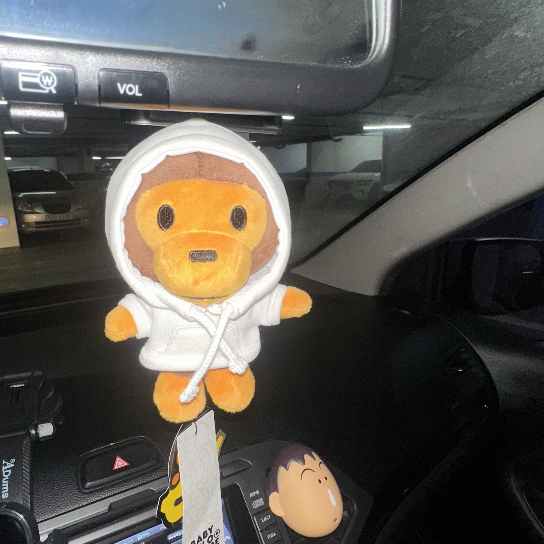 BAPE Baby Milo Plush Doll Keychain White 착용 스타일