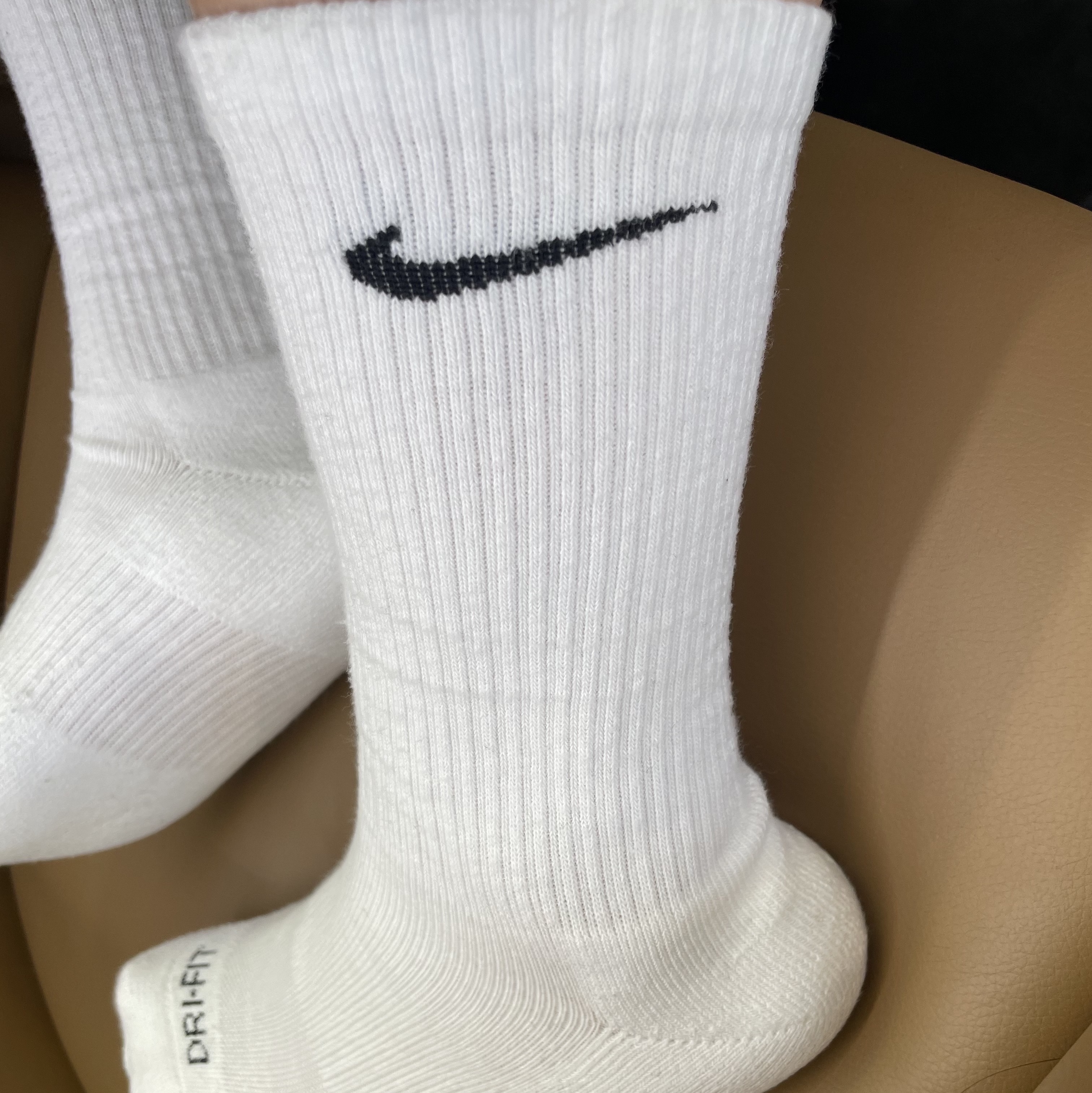 Nike Everyday Cushioned Training Crew Socks White (6 Pack/Korean Ver.) 착용 스타일