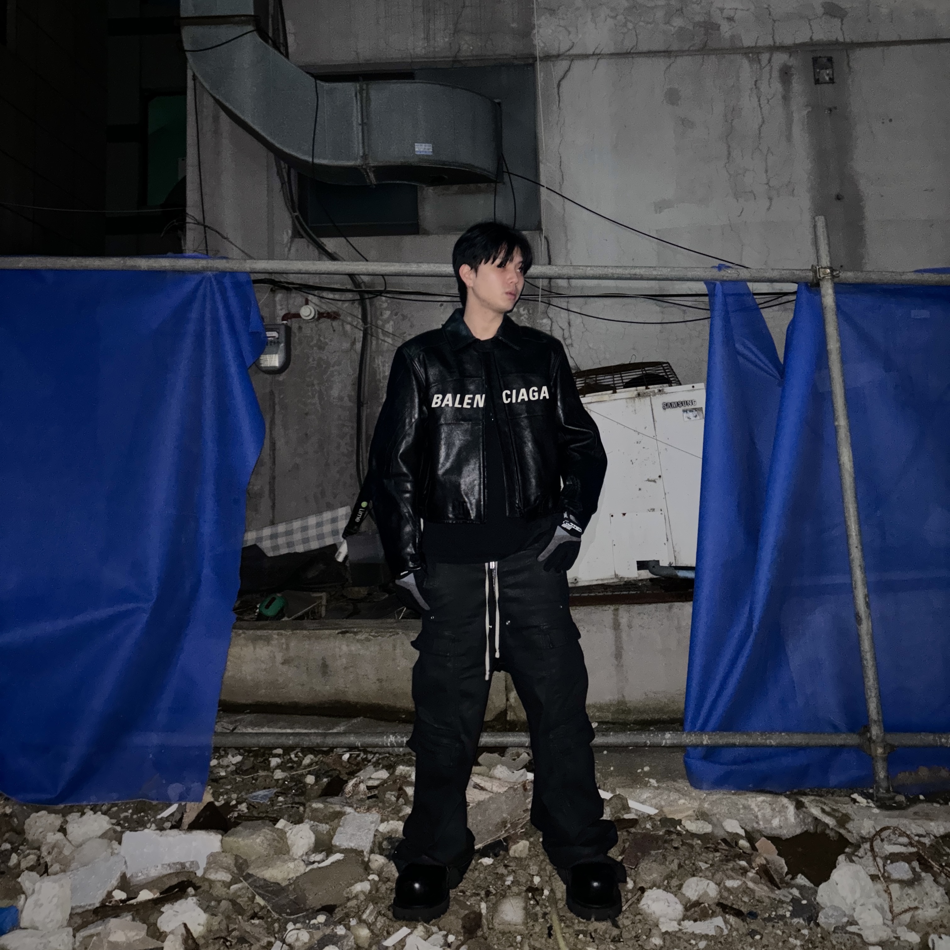 Balenciaga Stomper Bootie Black 착용 스타일 - 2