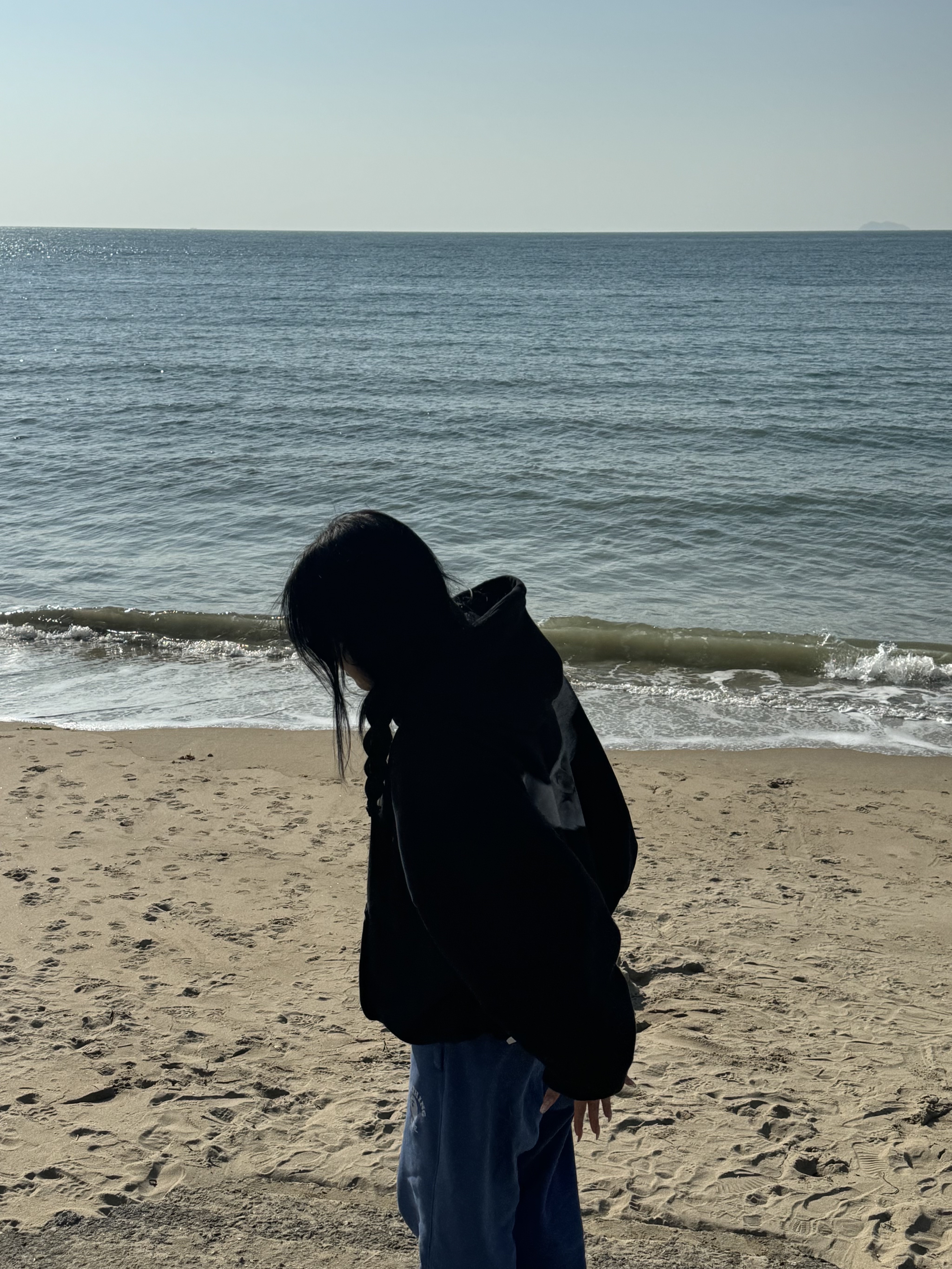 Yeezy Gap Engineered By Balenciaga Dove Hoodie Washed Black 착용 스타일 - 1