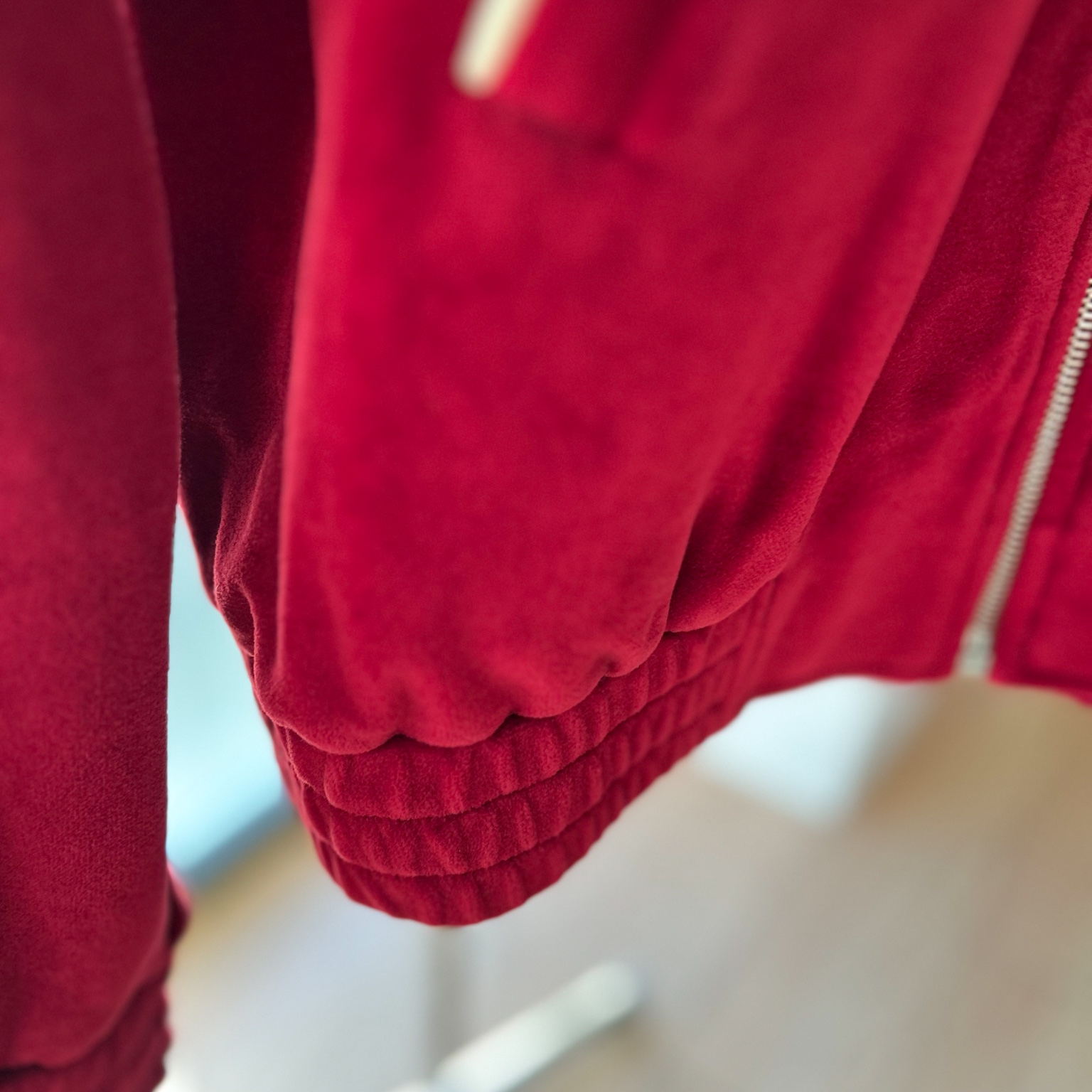 Celine Triomphe Velvet Jersey Tracksuit Jacket Bordeaux China Ecru 착용 스타일 - 2
