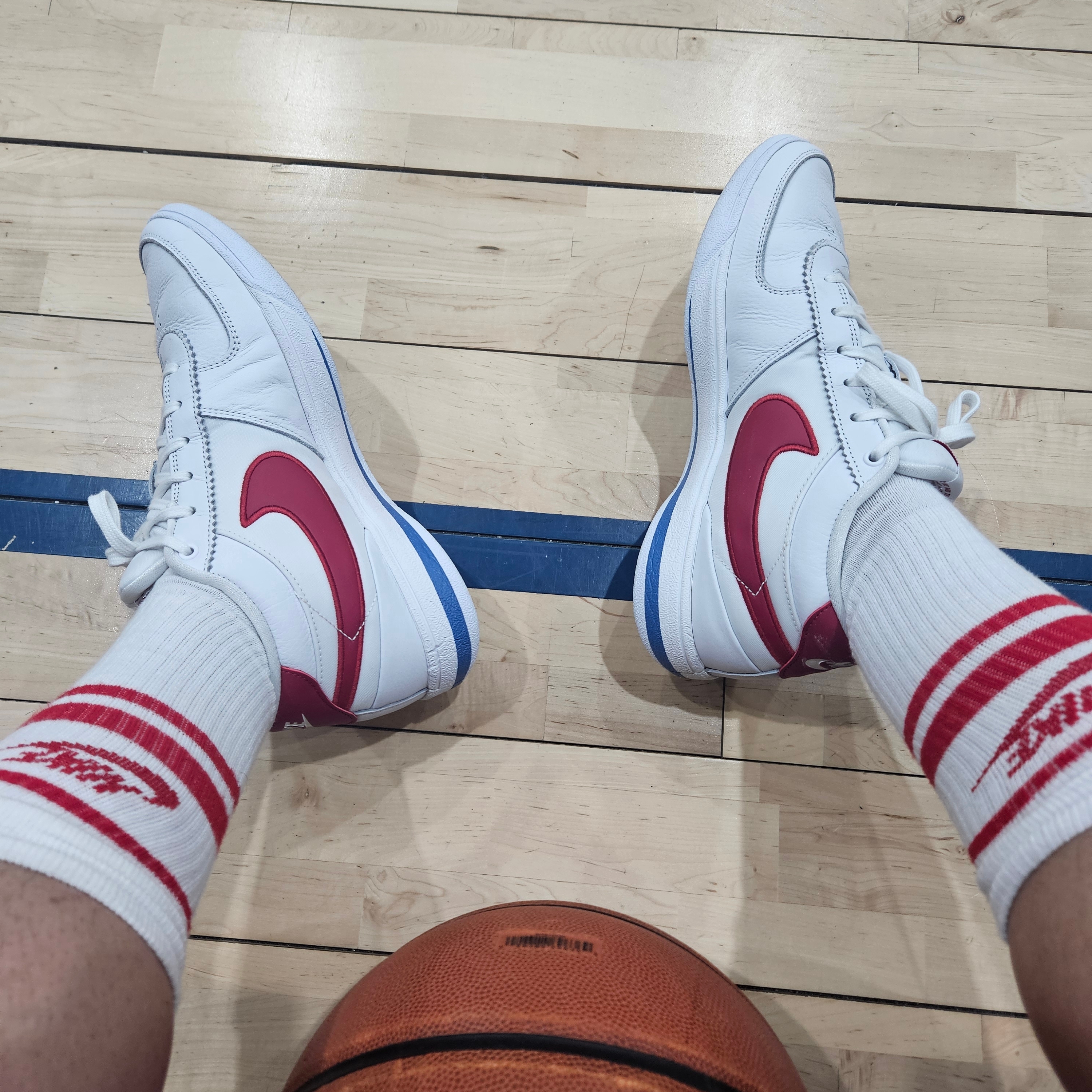 Nike Book 1 EP Forrest Gump 착용 스타일
