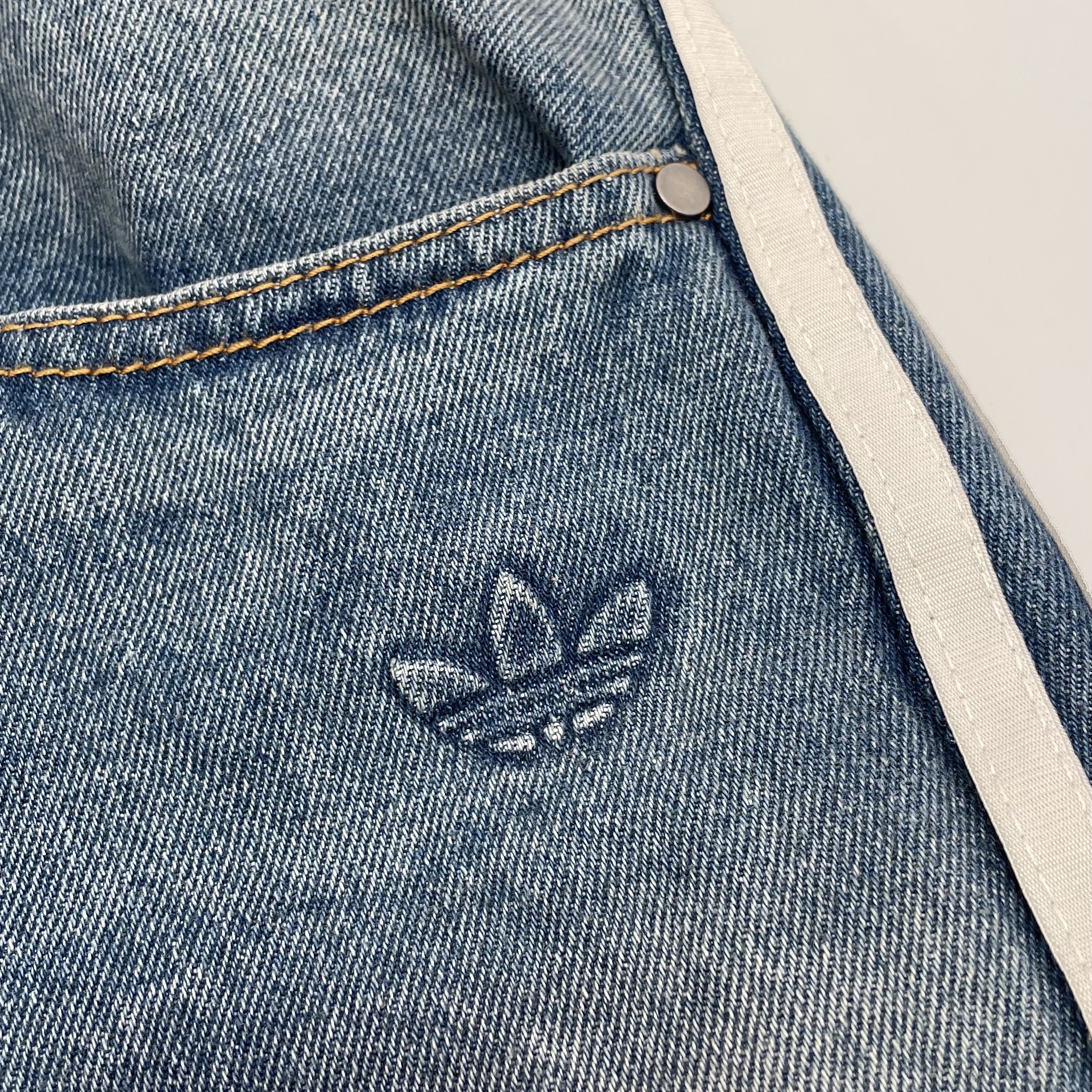 Adidas Adilenium Season 3 Loose Fit Denim Pants Indigo Denim - KR Sizing, Onitsuka Tiger Tokuten Grey White 착용 스타일 - 3