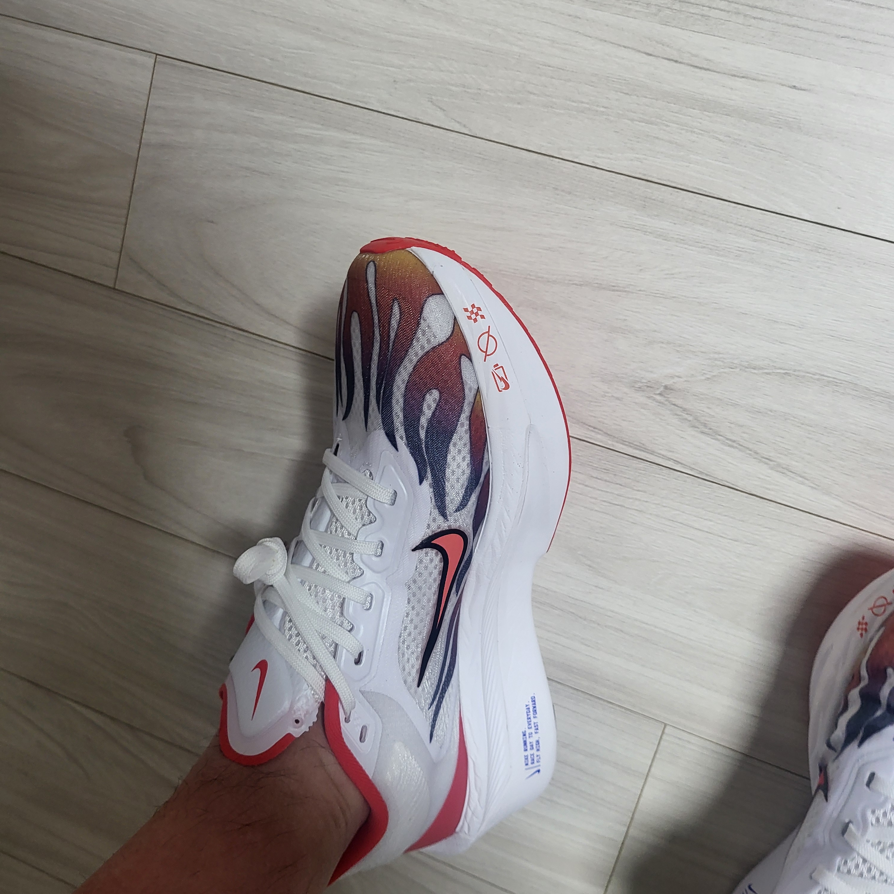 Nike Zoom Fly 6 PRM White Habanero Red 착용 스타일