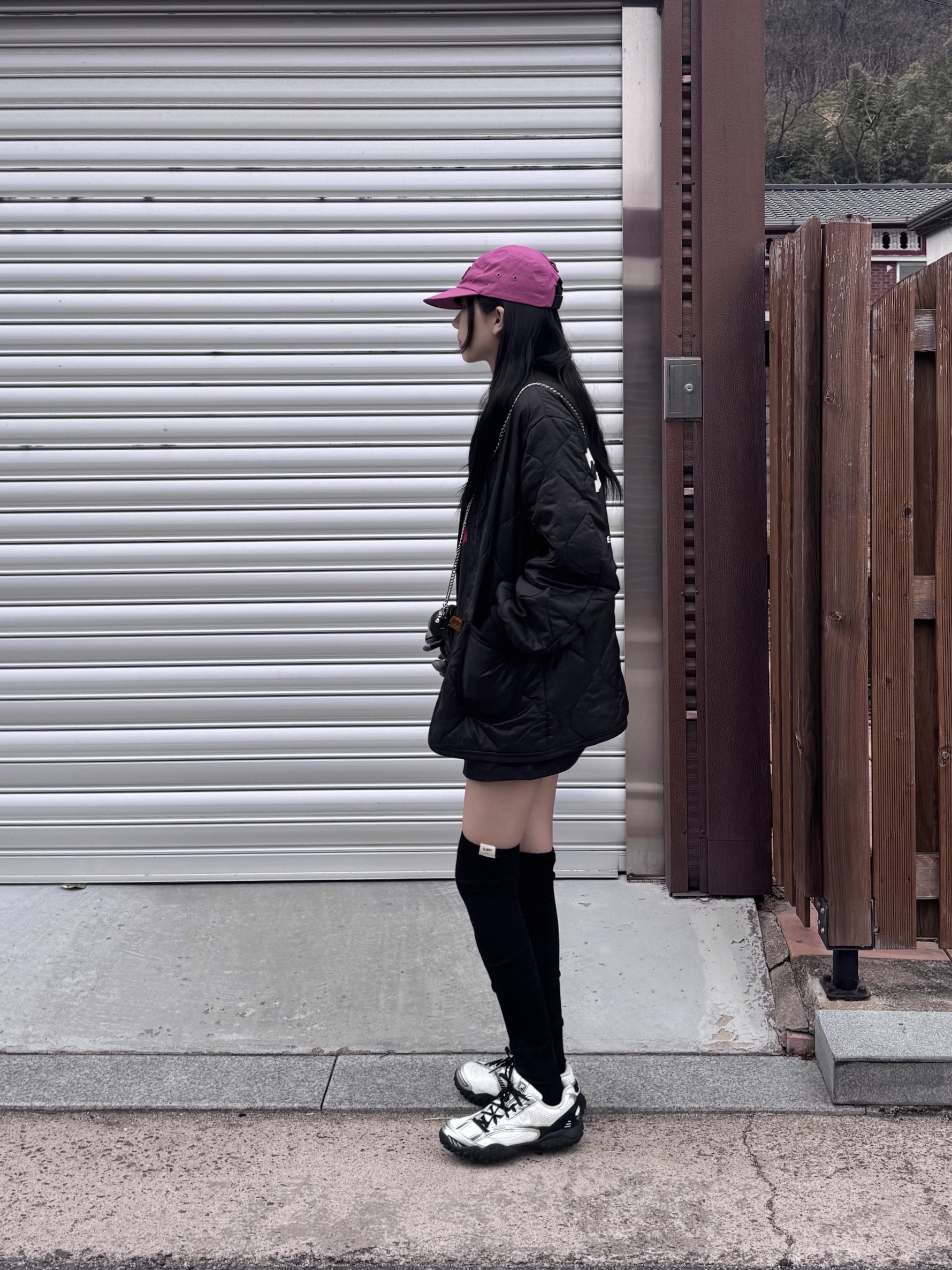 Fila Echappe v2 White Black, Supreme Announcing T-Shirt Black - 25SS 착용 스타일 - 2