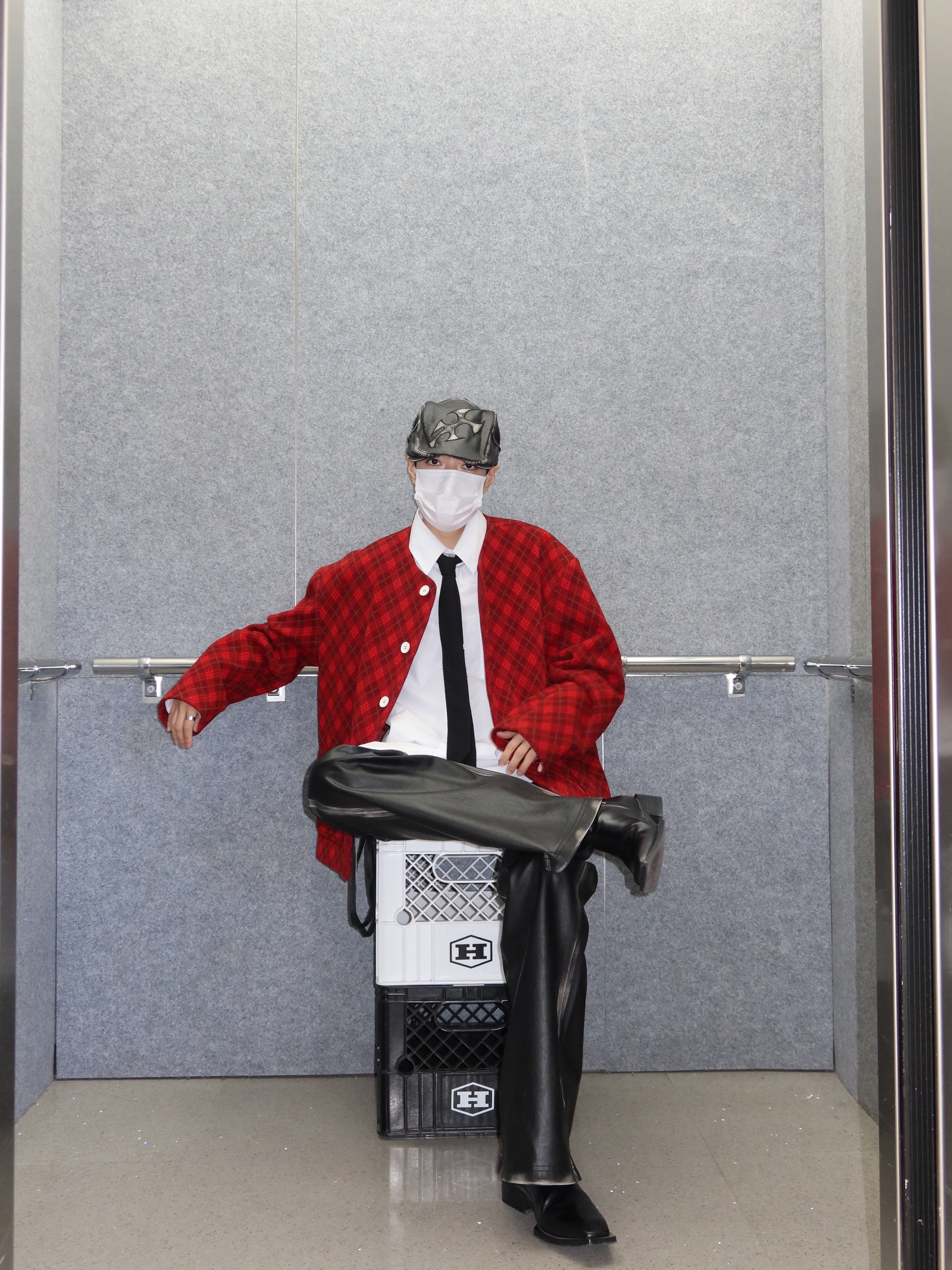 Hono Report Collarless Cardigan Red Argyle 착용 스타일 - 2