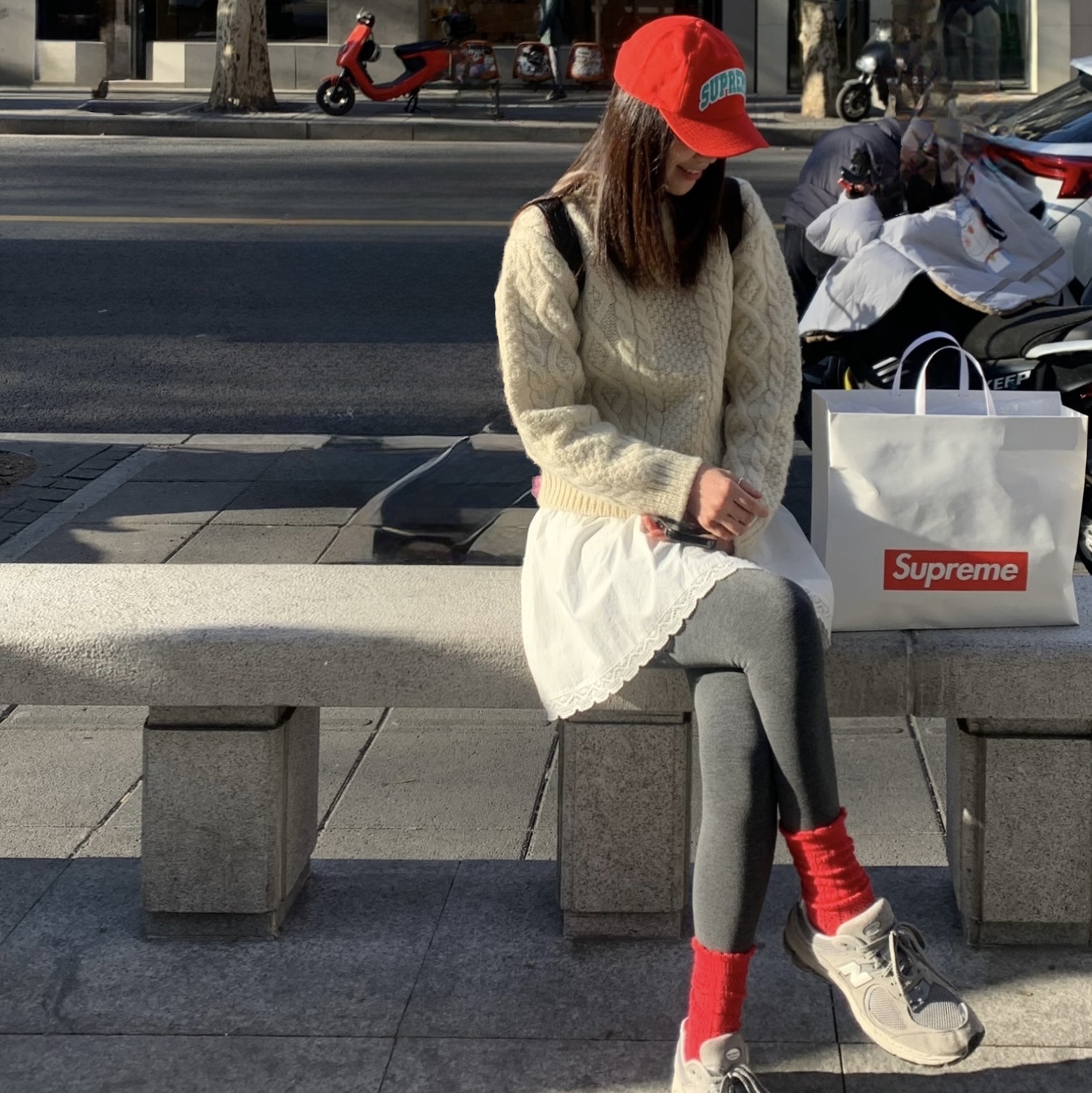 Supreme Felt Arc 6-Panel Red - 24FW 착용 스타일