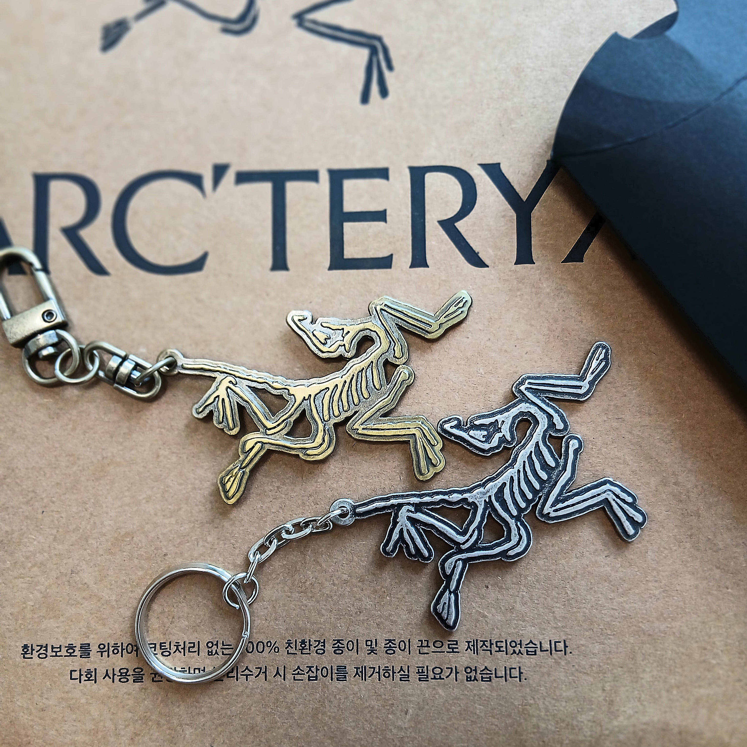 Arc'teryx Keyring Metal, Arc'teryx Calvus Cap Black 착용 스타일 - 2