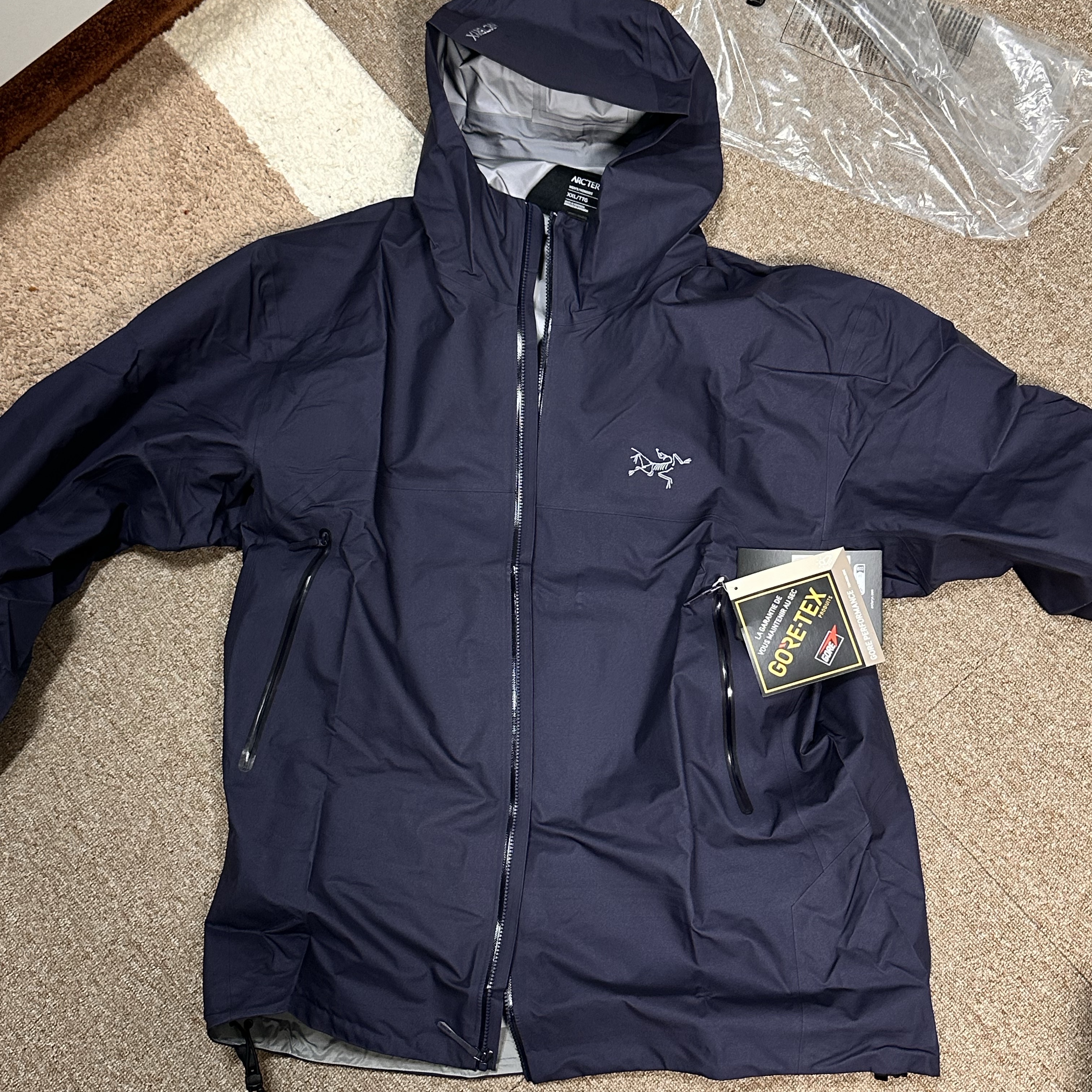 Arc'teryx Beta Jacket Black Sapphire 착용 스타일