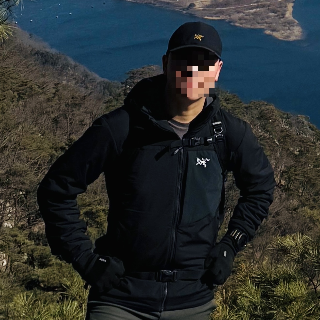 Arc'teryx Proton Hoody Black, Arc'teryx Small Bird Cap Black 착용 스타일 - 2