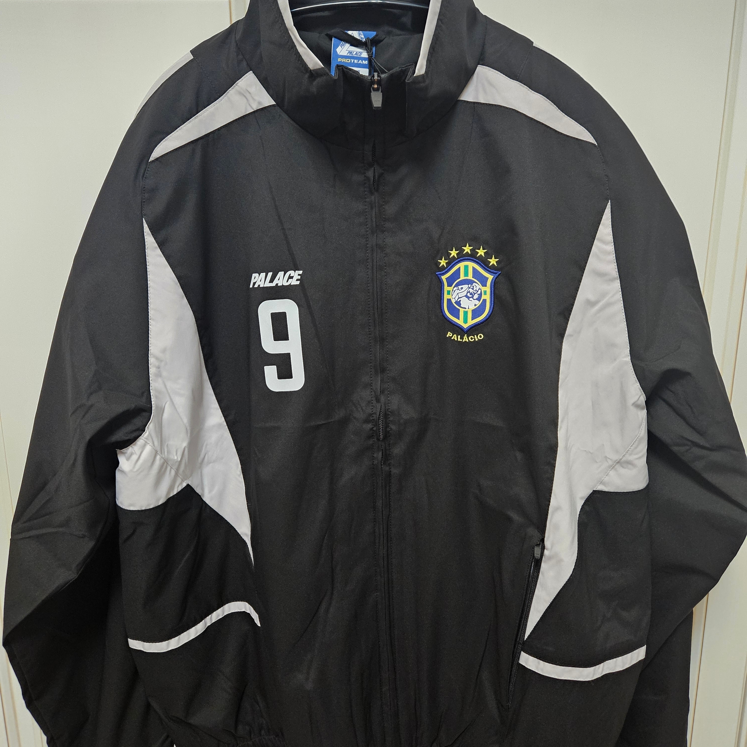 Palace Pro Team 02 Shell Jacket Black - 24FW 착용 스타일