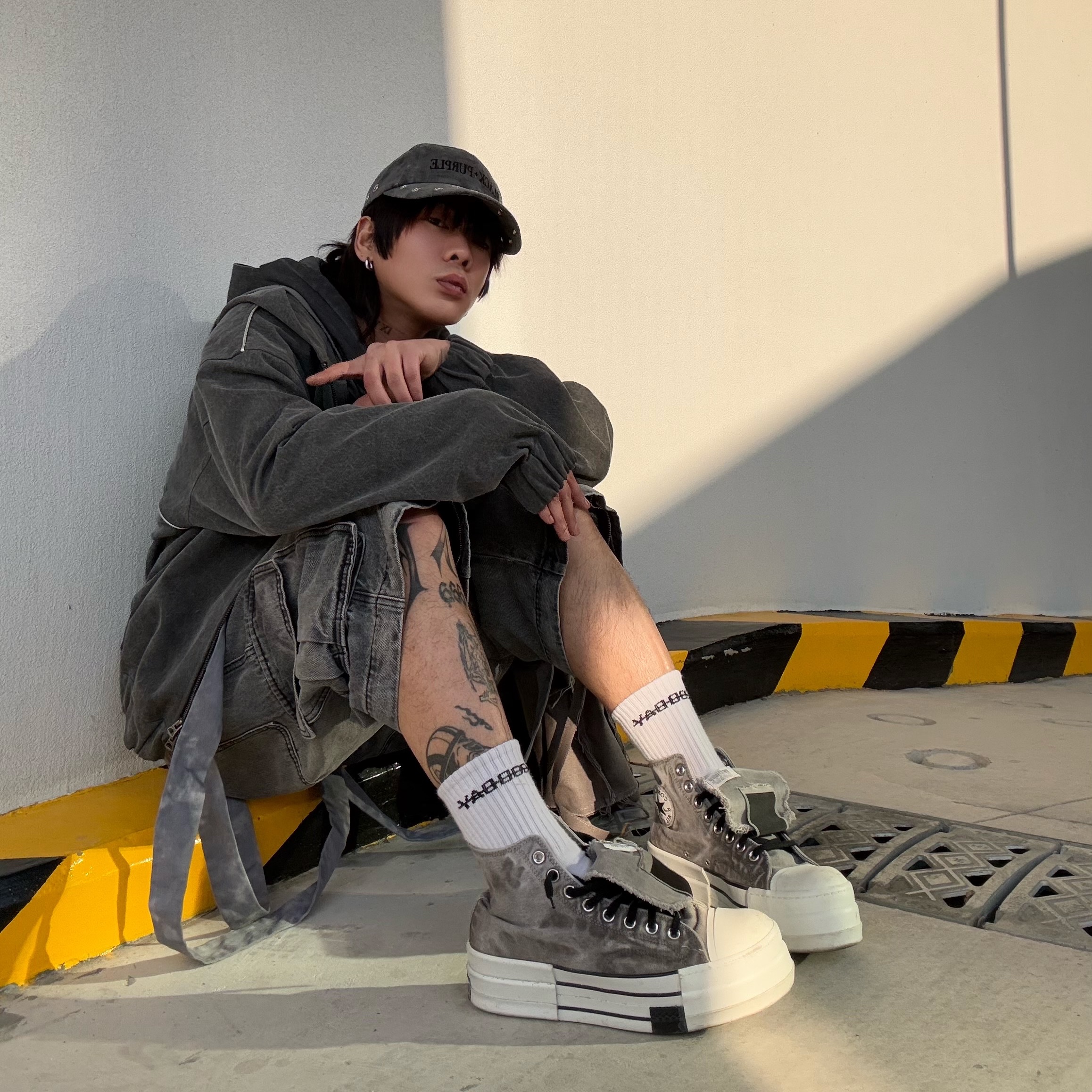 Converse x Drkshdw DBL Drkstar Overdye Chuck 70 Hi Concrete 착용 스타일 - 1