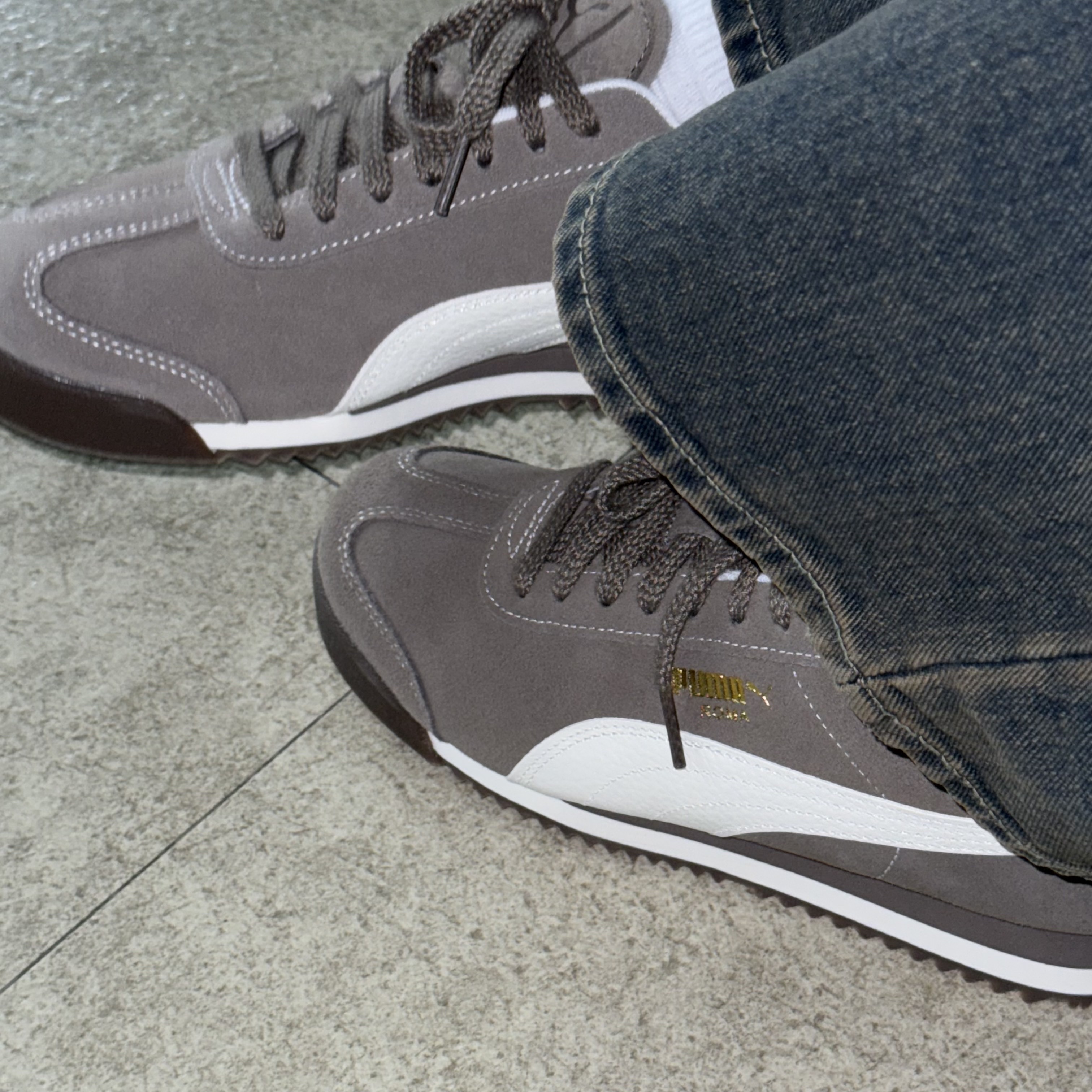Puma Roma Suede Totally Taupe Warm White 착용 스타일 - 1