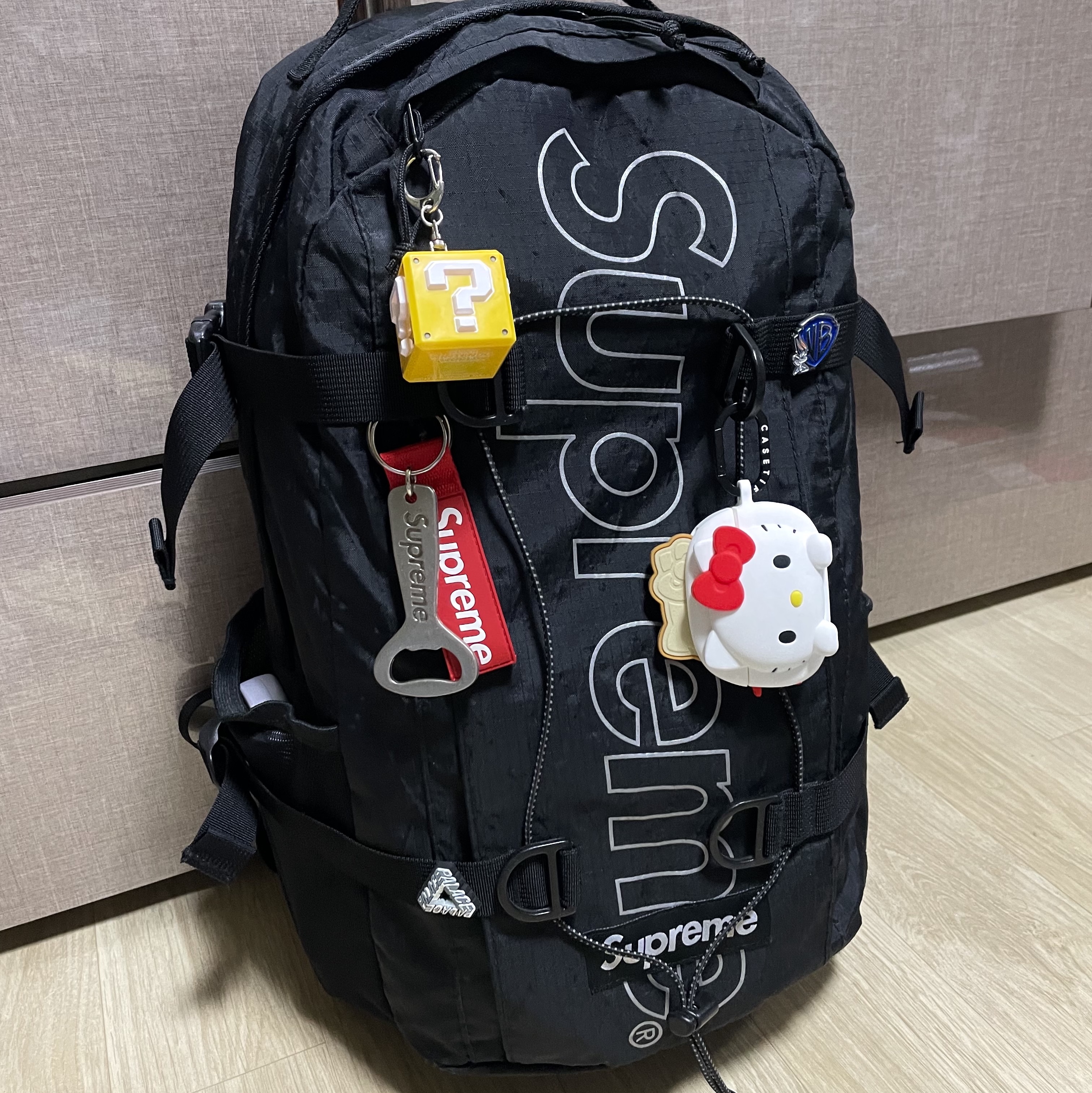 Supreme Backpack Black - 18FW, Casetify x Hello Kitty Collectible Toaster AirPods Pro 1st/2nd Gen Case 착용 스타일