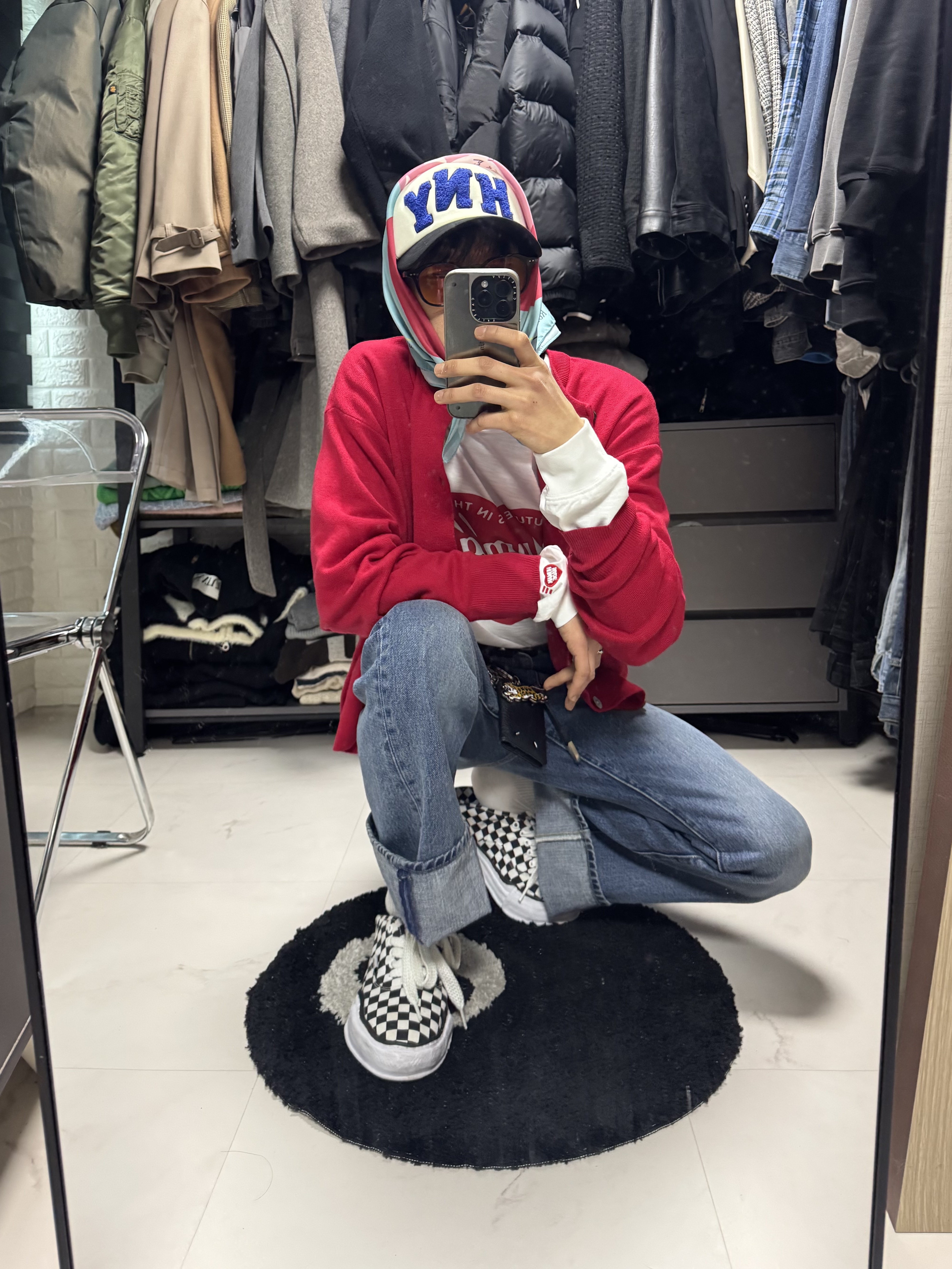 Honey Scoop House HNY Logo Trucker Cap Black, Honey Scoop House Clover Keyring Black 착용 스타일 - 1