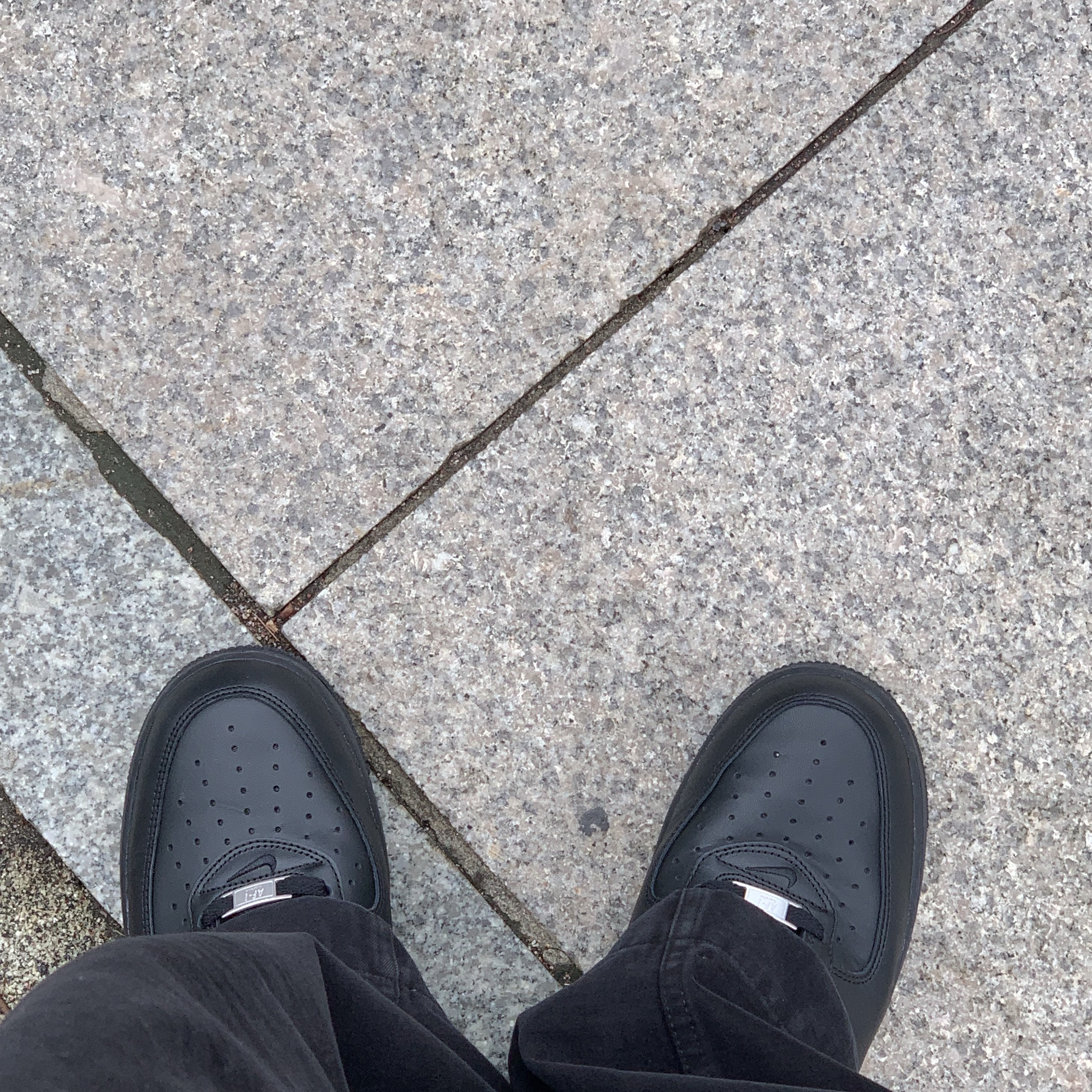 Nike x Supreme Air Force 1 Low Black, DIVEIN Washed Curved Chino Pants Black 착용 스타일