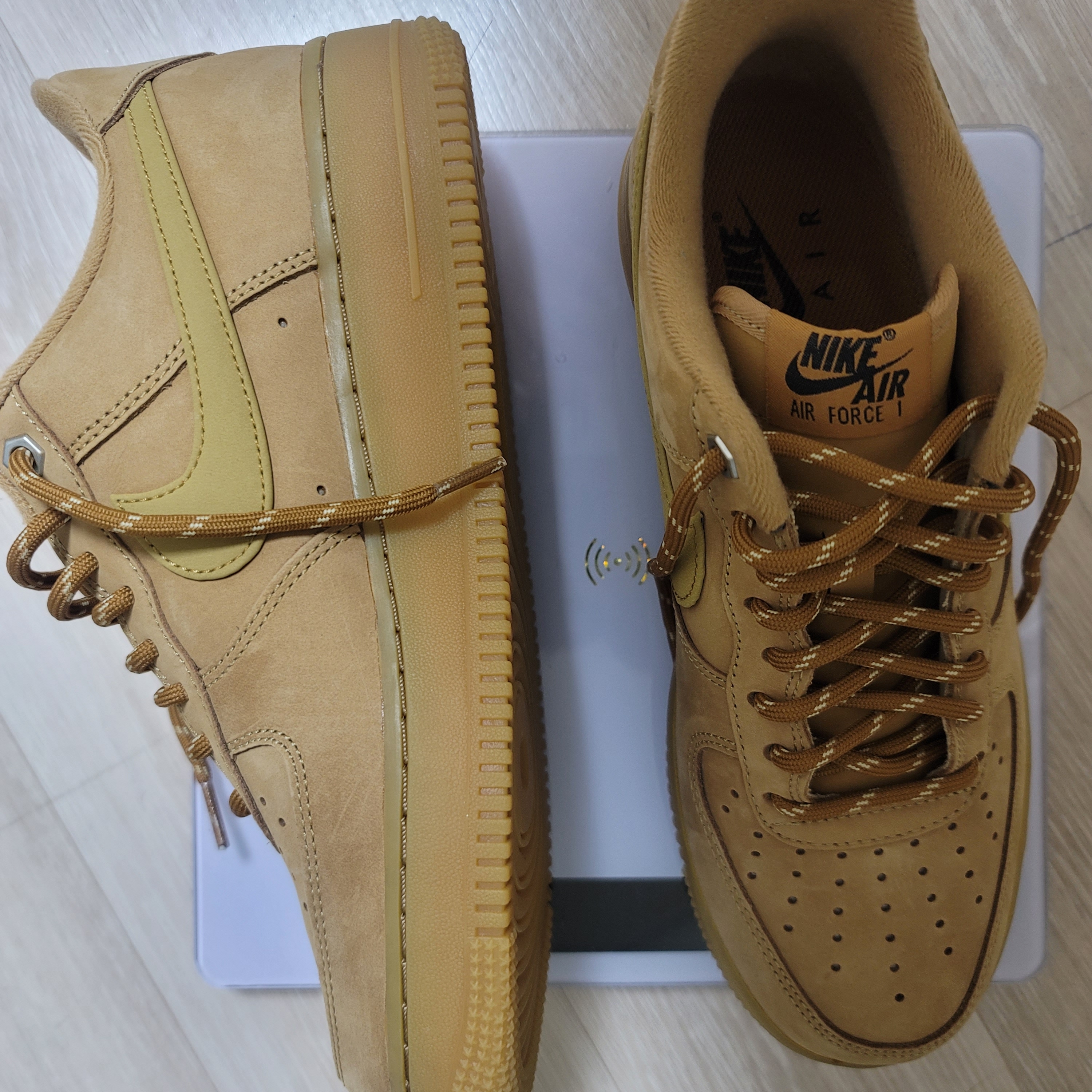 Nike Air Force 1 '07 WB Flax 착용 스타일 - 1