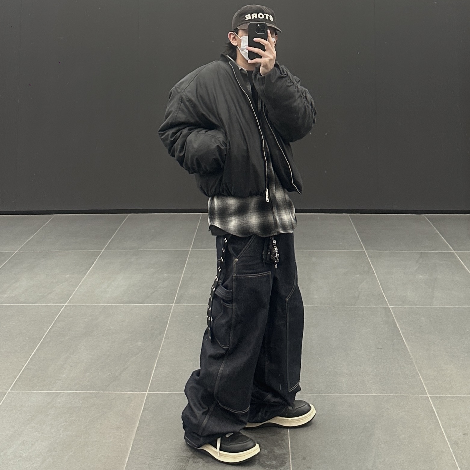 컨버스 x 다크쉐도우 터보웨폰 블랙 크림 착용 스타일