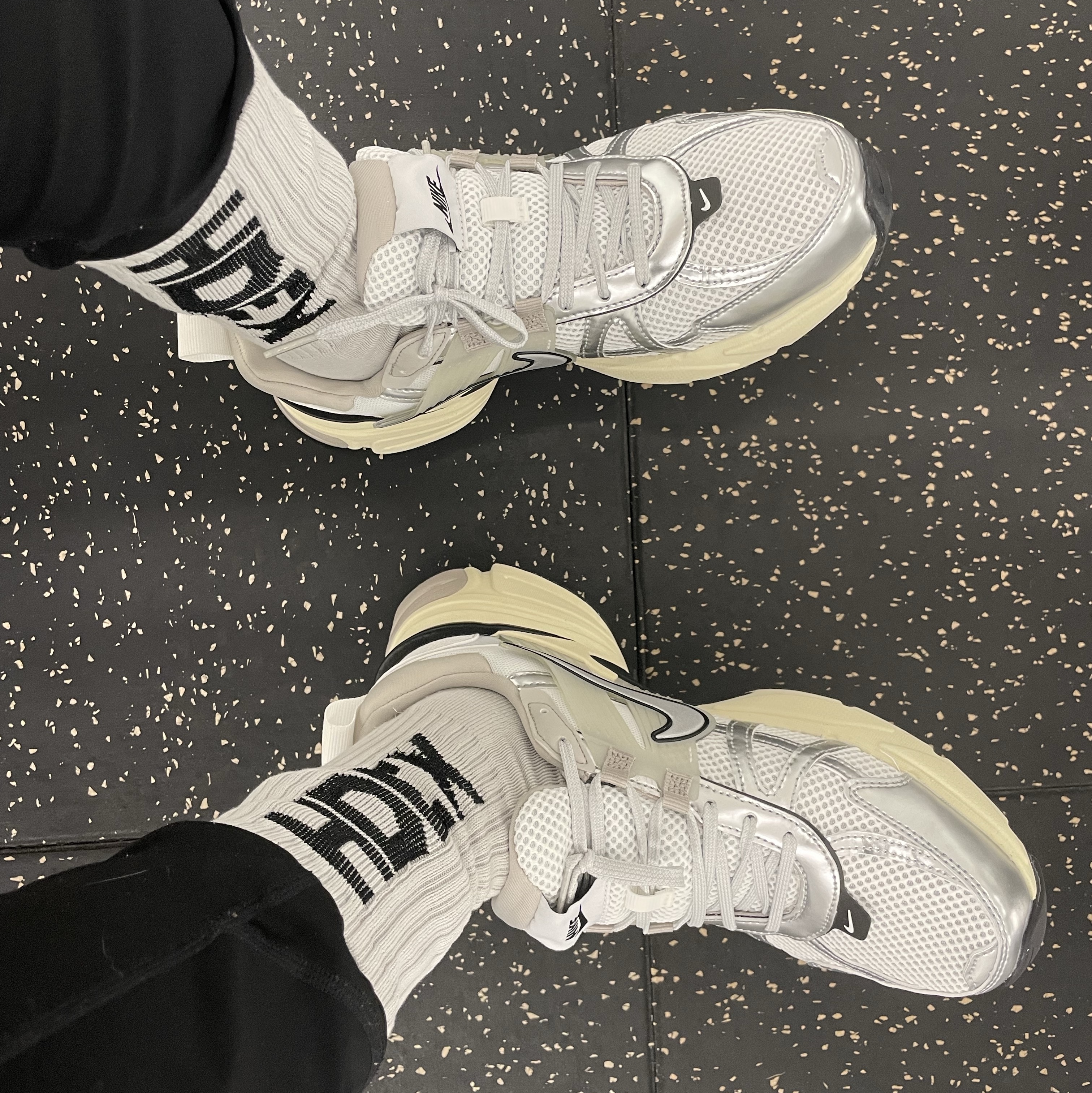 Nike V2K Run Pure Platinum Light Iron Ore 착용 스타일