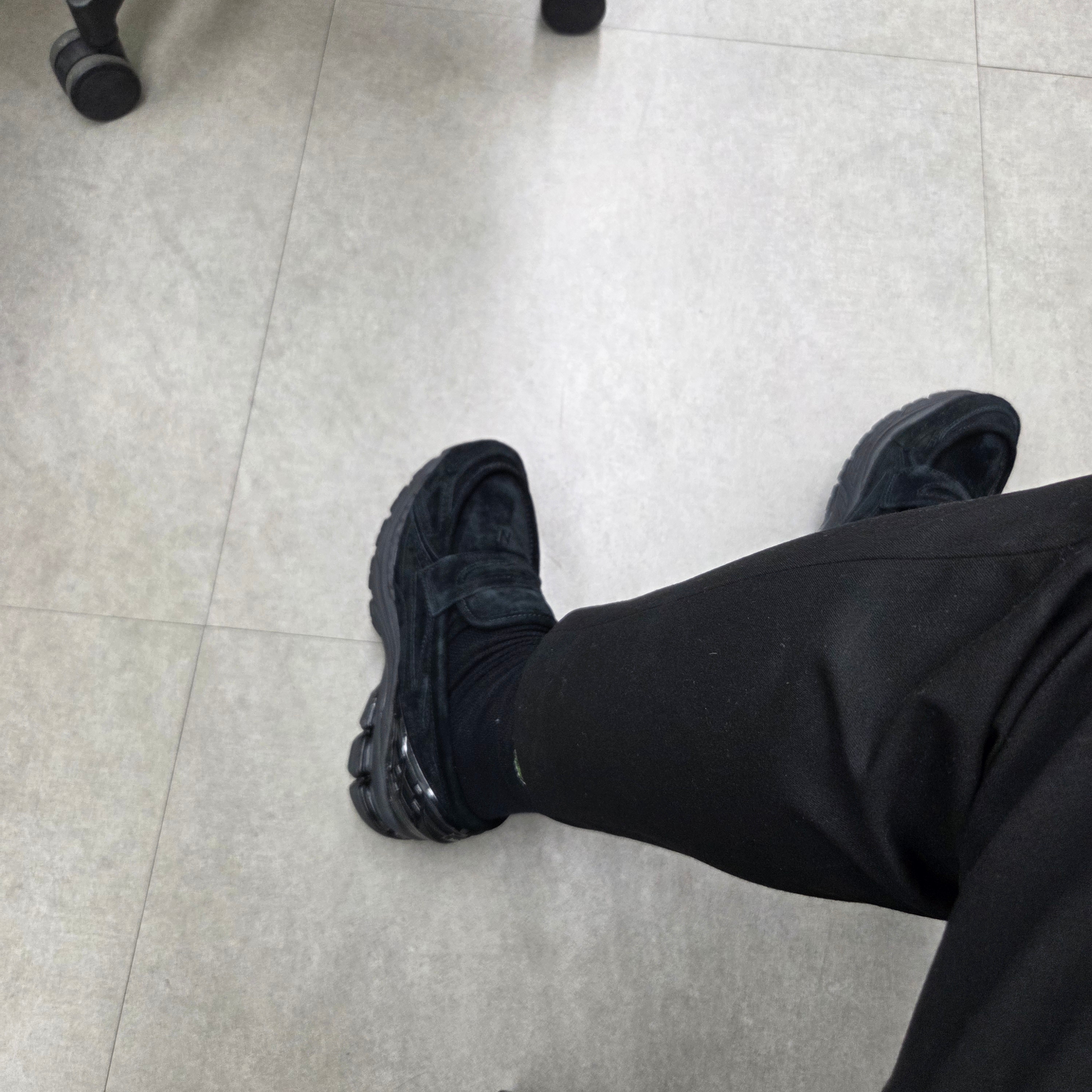 New Balance 1906L Black Black Cement 착용 스타일