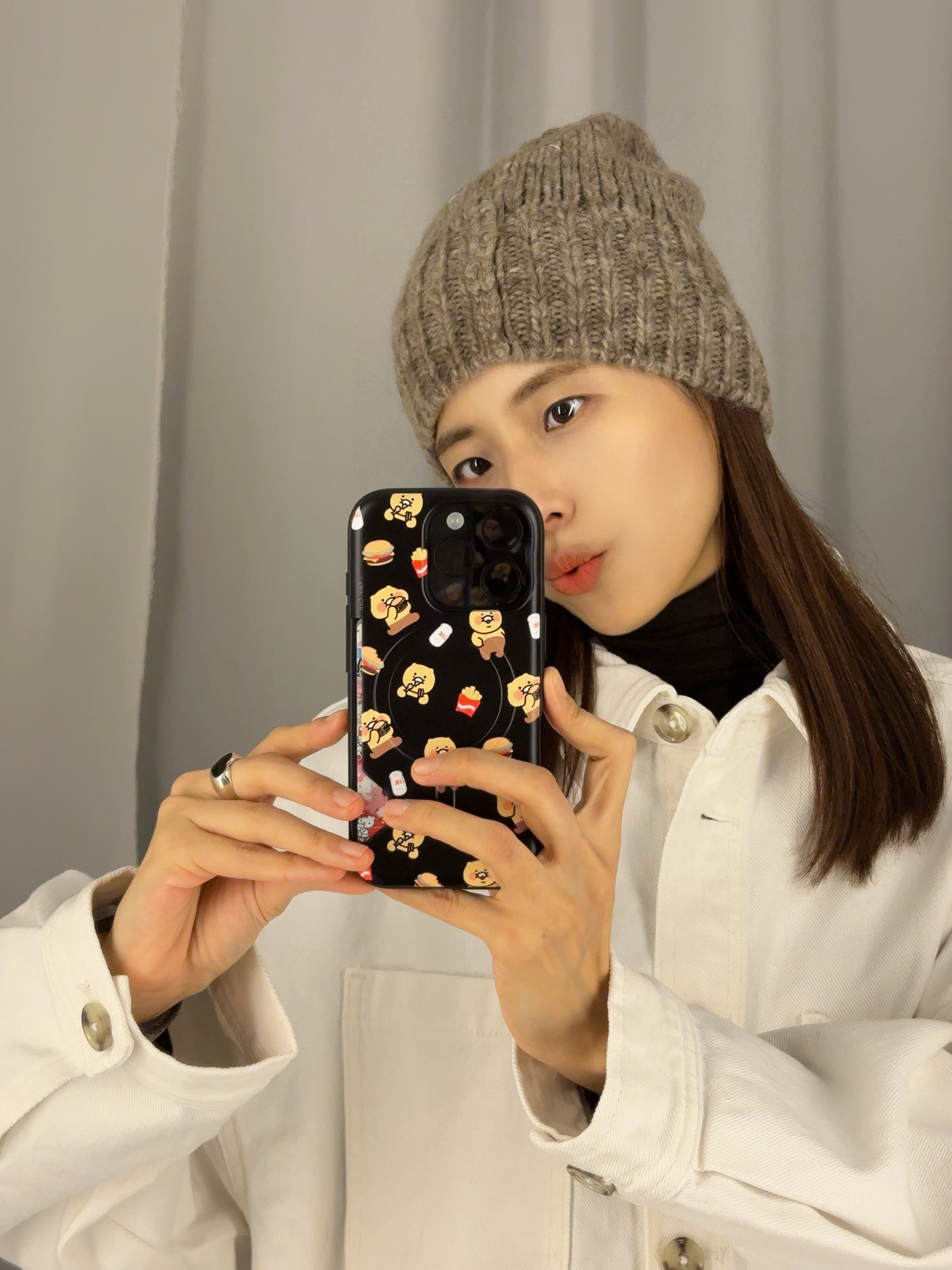 STU x Monamhee CoCo, Nonenon Black Love Ring 착용 스타일 - 3