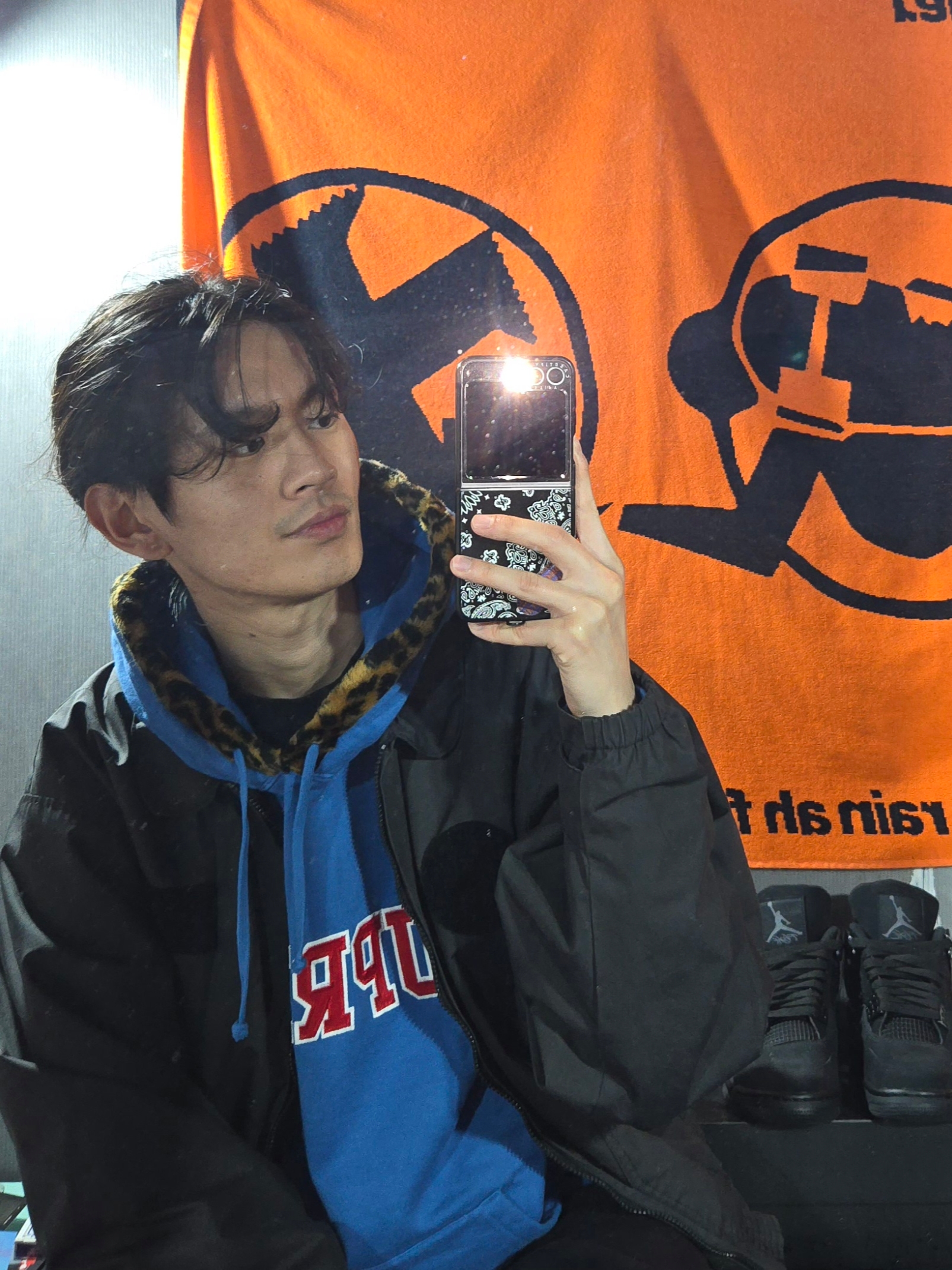 슈프림 레오파드 트림 후드 스웨트셔츠 페일 로얄 - 21FW 착용 스타일