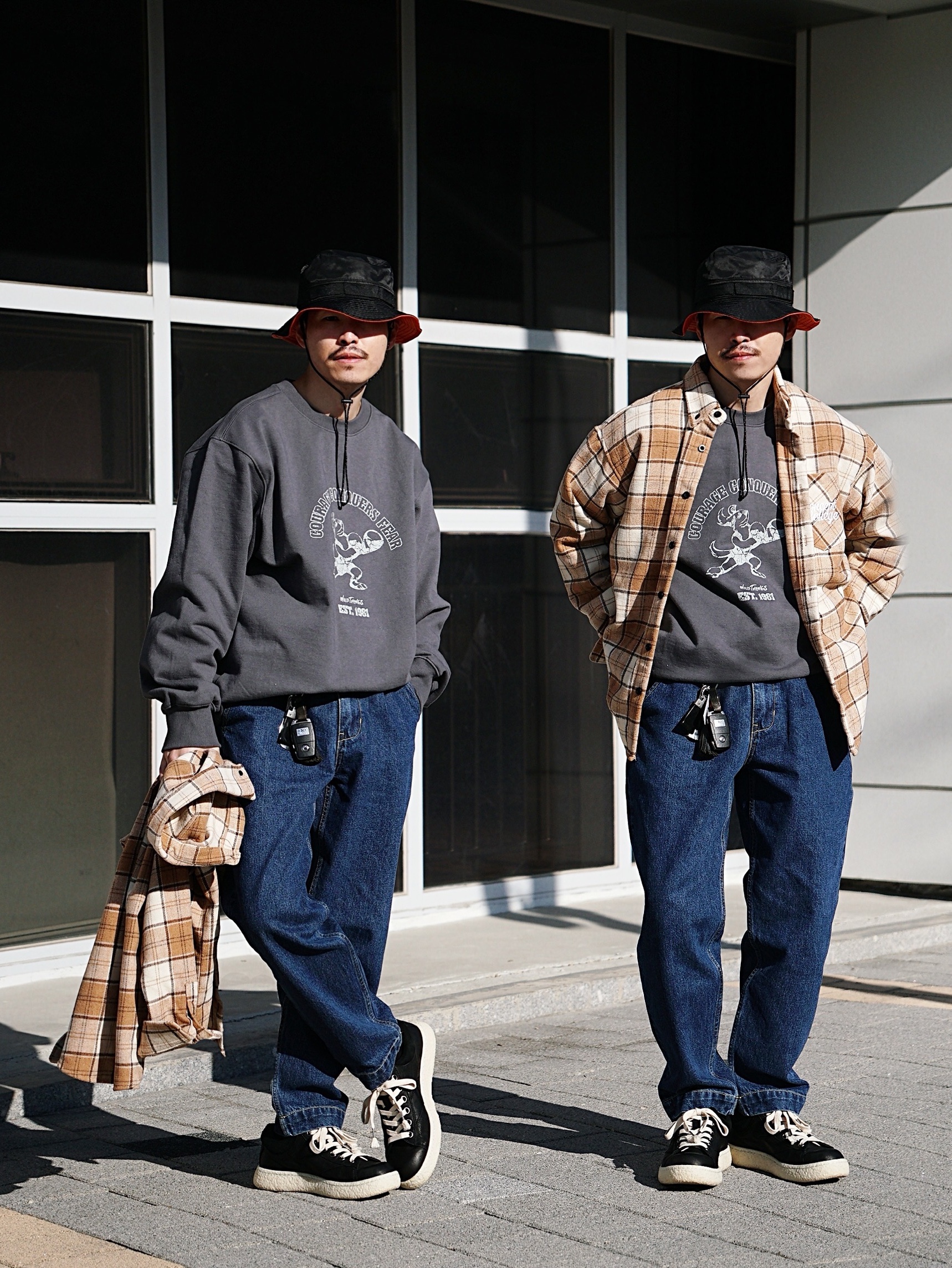 Wildthings Vintage Sweatshirts(WILD DOG) Graphite 착용 스타일 - 1
