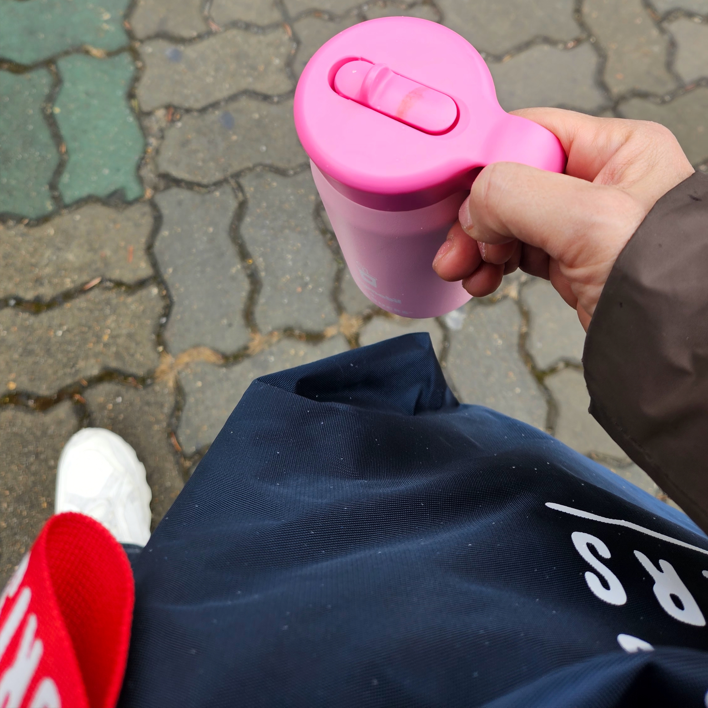 (W) Nike TC 7900 Summit White, Starbucks x Playmobil SS Kinto Play Cold Cup 300ml 착용 스타일 - 3