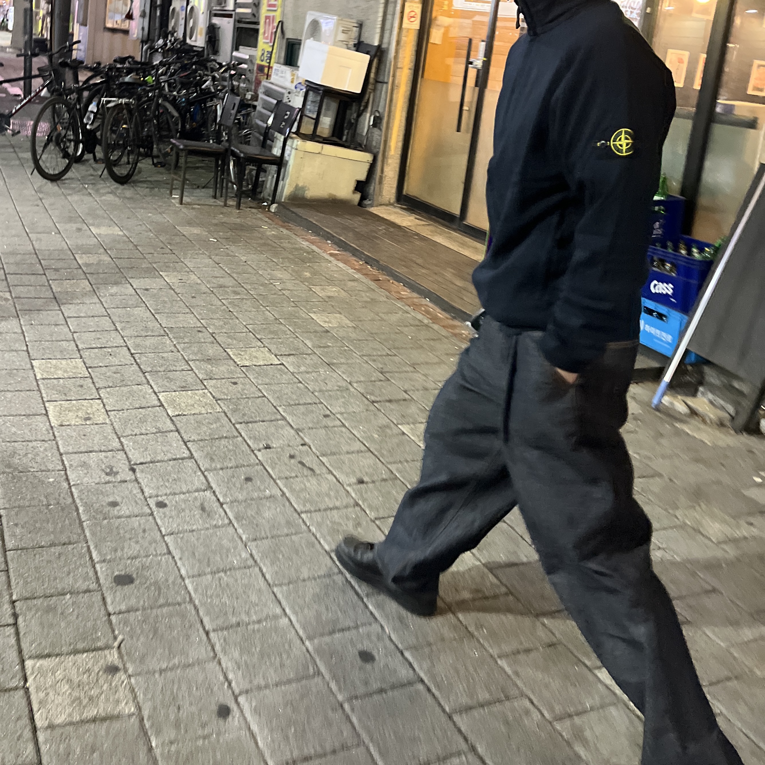 Nike Air Force 1 '07 Low Triple Black, Stone Island 63520 Wappen Patch Hooded Full Zip Black - 24FW 착용 스타일