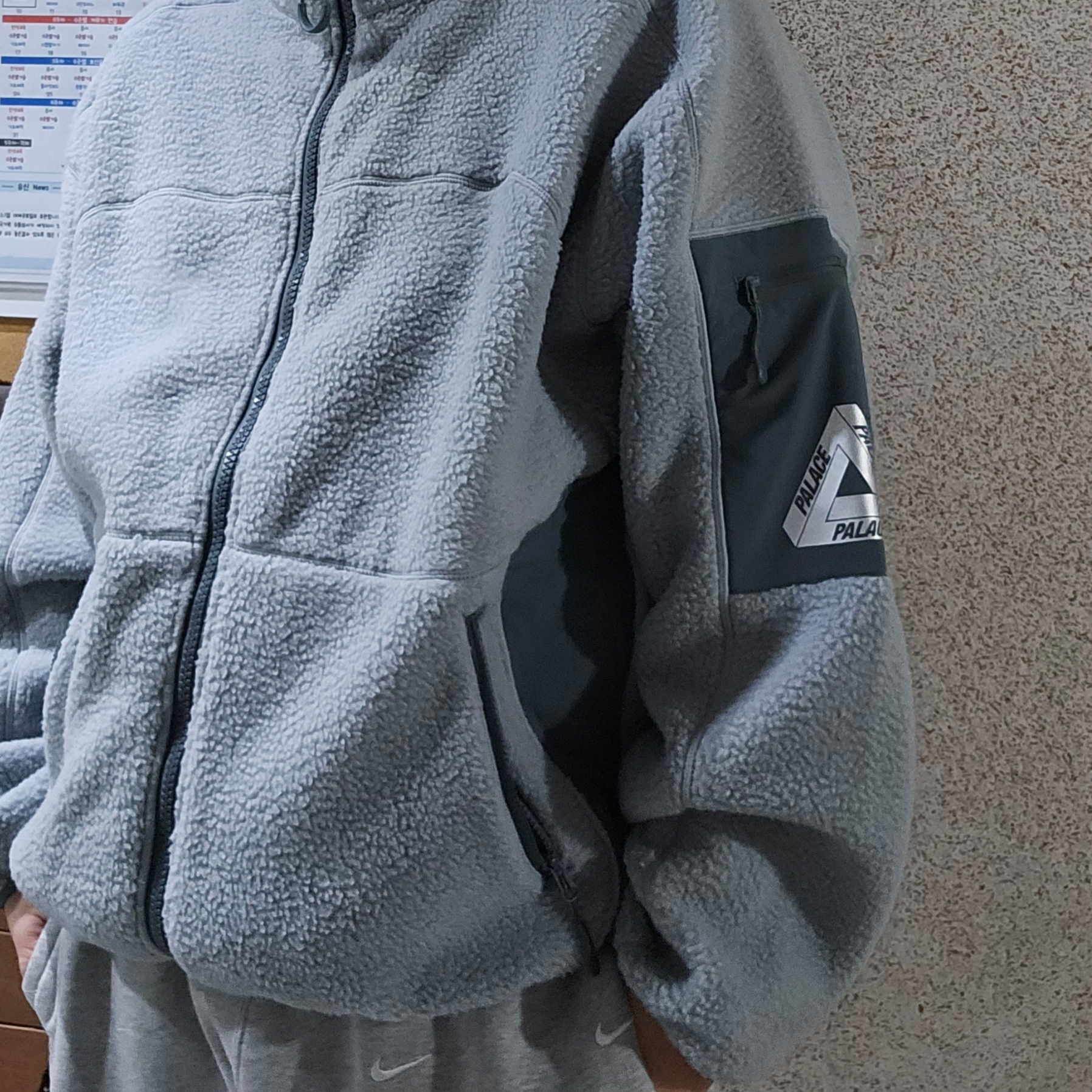 Palace Thermalite Fleece Jacket Grey - 23FW, Nike NRG Swoosh Logo Pants Grey Heather 착용 스타일 - 2