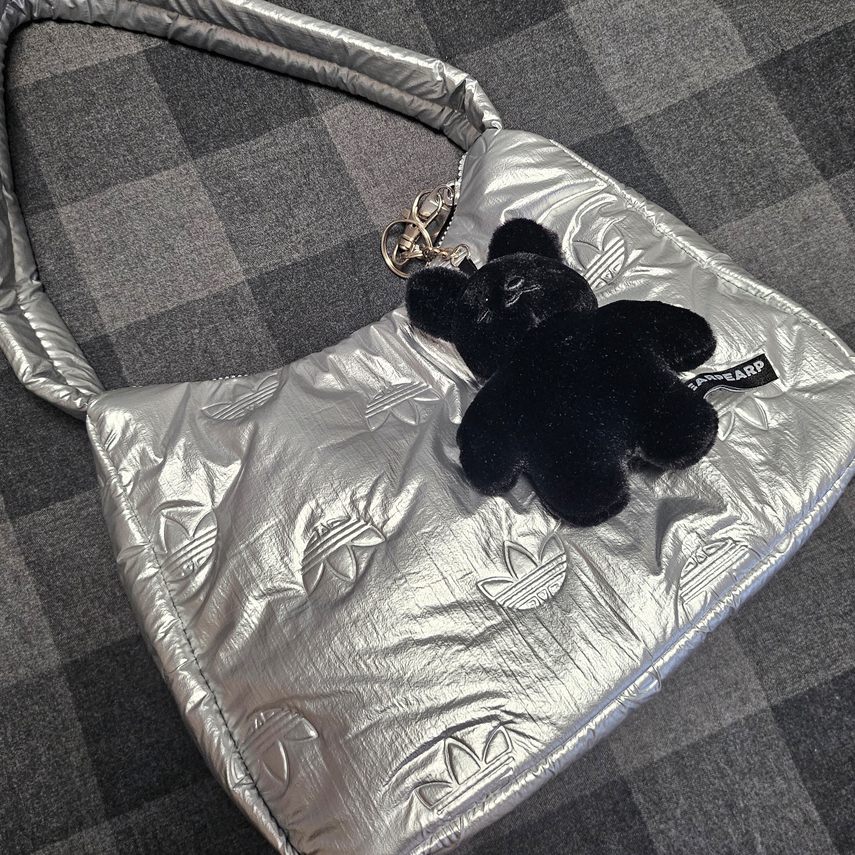 Adidas Puffy Satin Mini Shoulder Bag Silver Metallic 착용 스타일