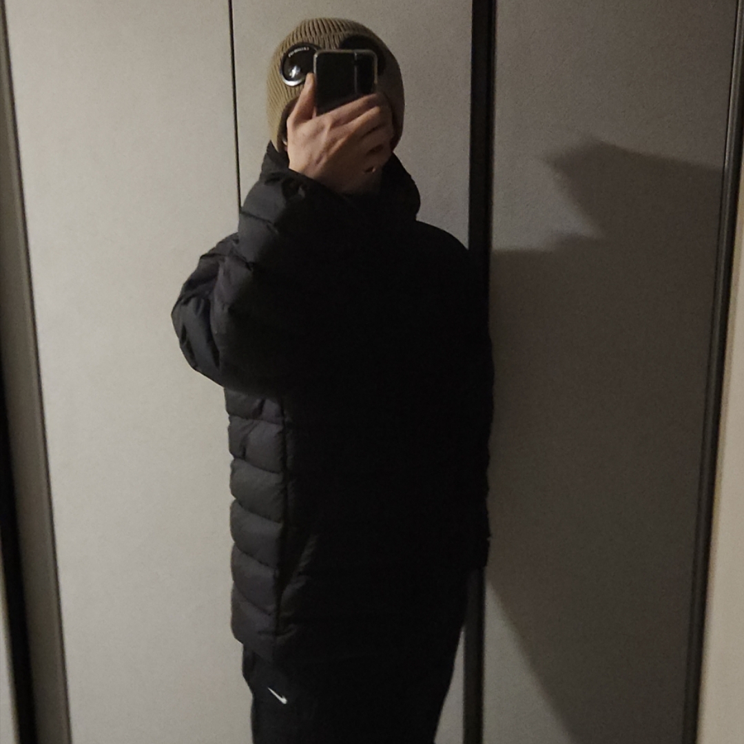 C.P. Company Extra Fine Merino Wool Goggle Beanie Ivy Green - 23FW, Musinsa Standard City Leisure Hooded Light Down Jacket Black 착용 스타일 - 1