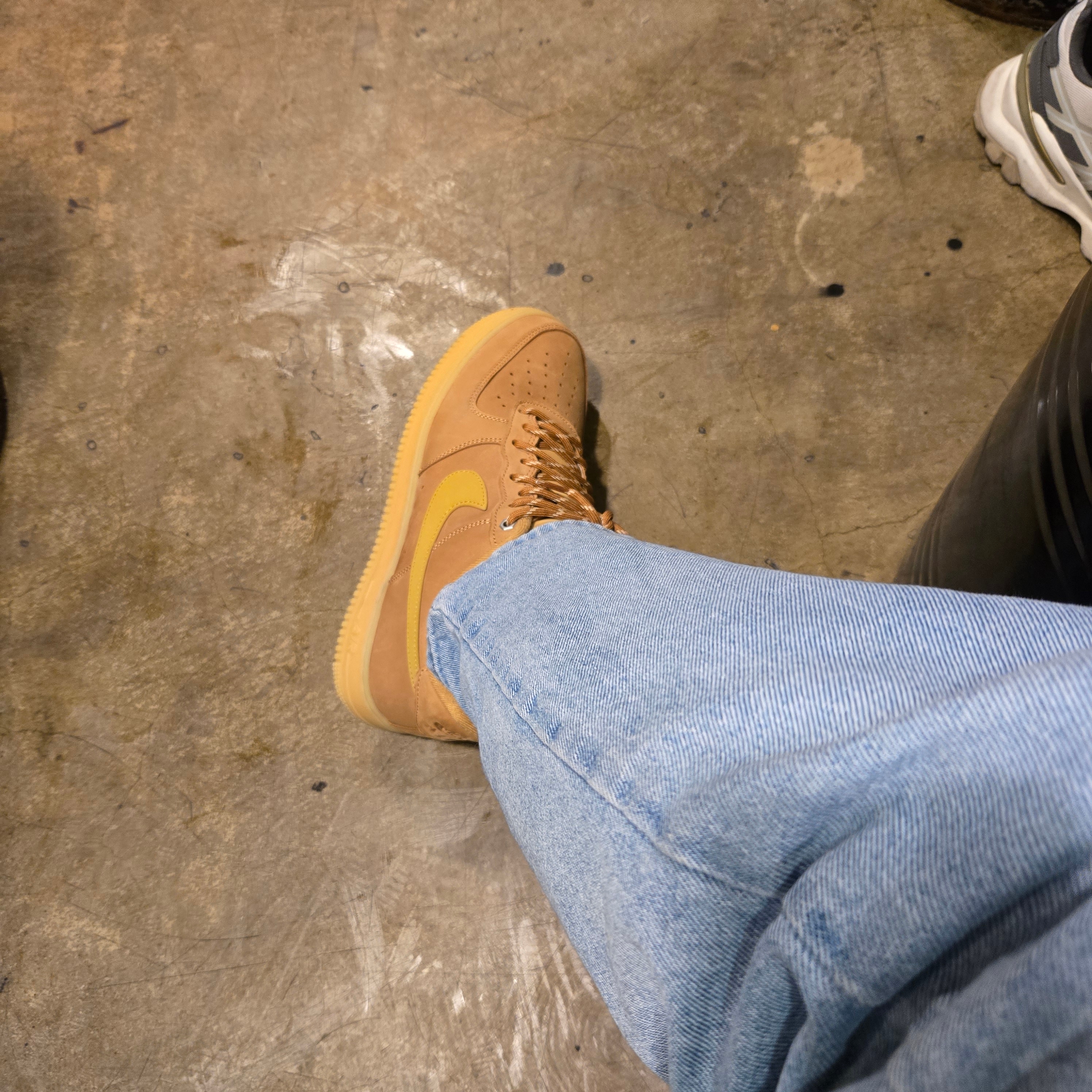 Nike Air Force 1 '07 WB Flax 착용 스타일