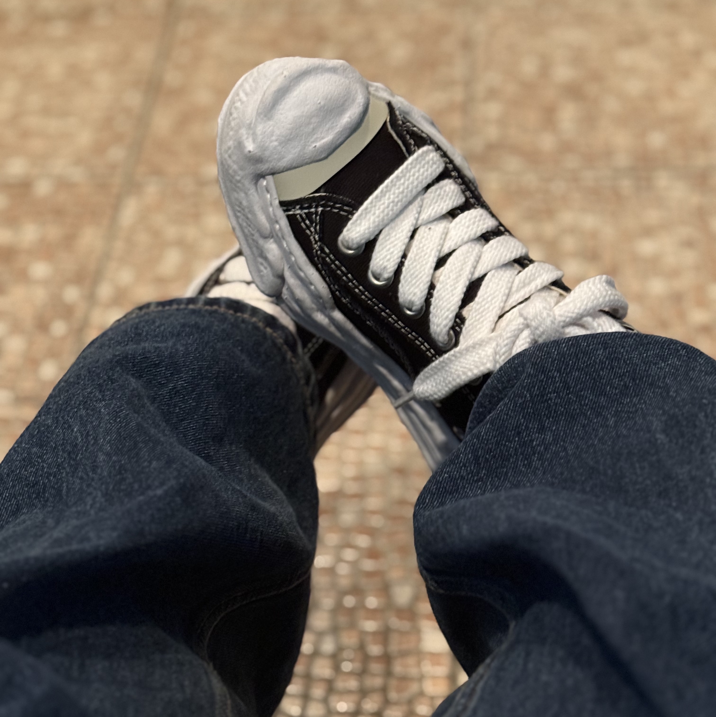 Maison Mihara Yasuhiro Hank OG Sole Canvas Low-top Sneakers Black 착용 스타일