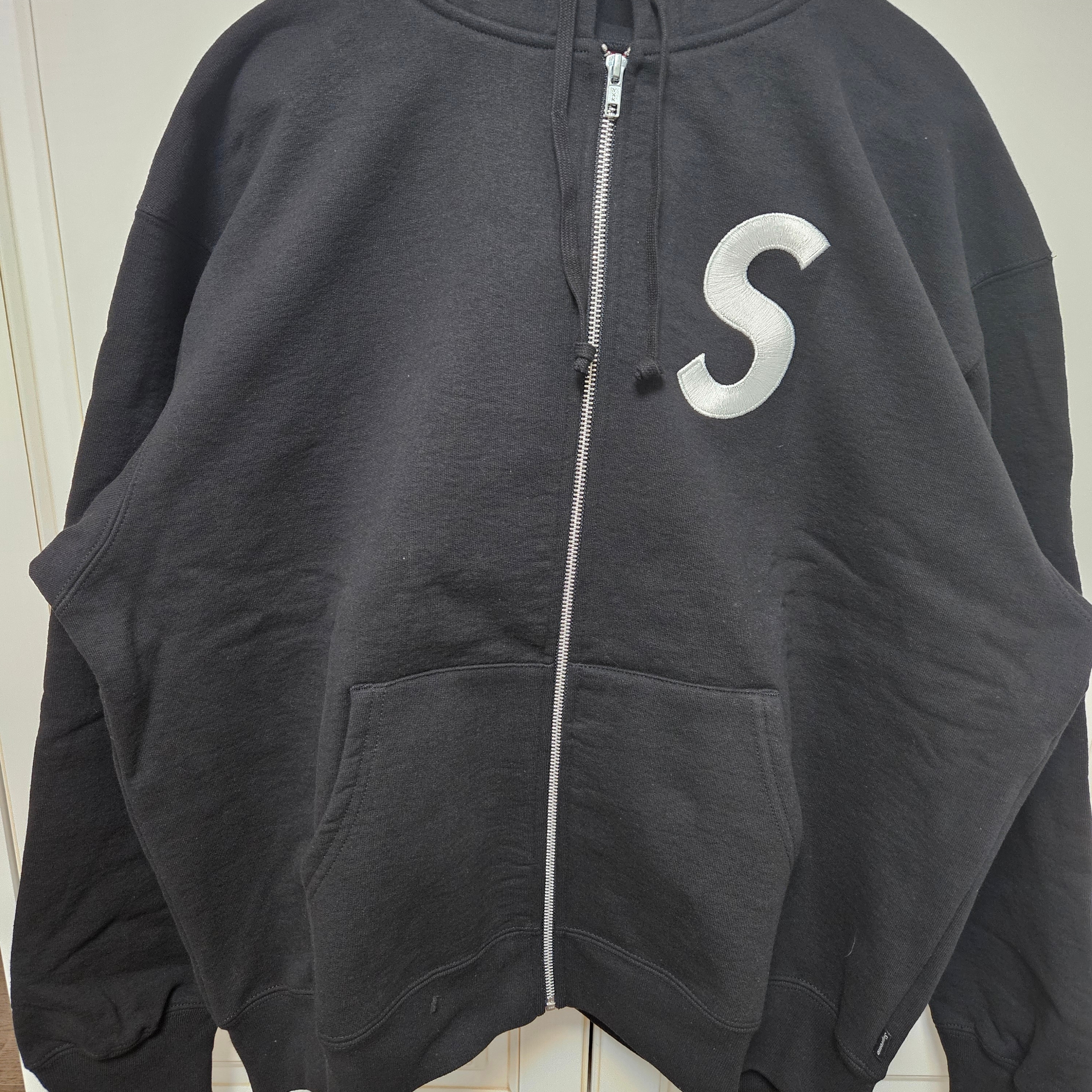 Supreme S Logo Zip Up Hooded Sweatshirt Black - 24FW 착용 스타일