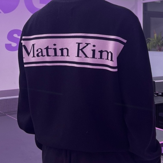Matin Kim Spell Point Stripe Knit Cardigan Black 착용 스타일