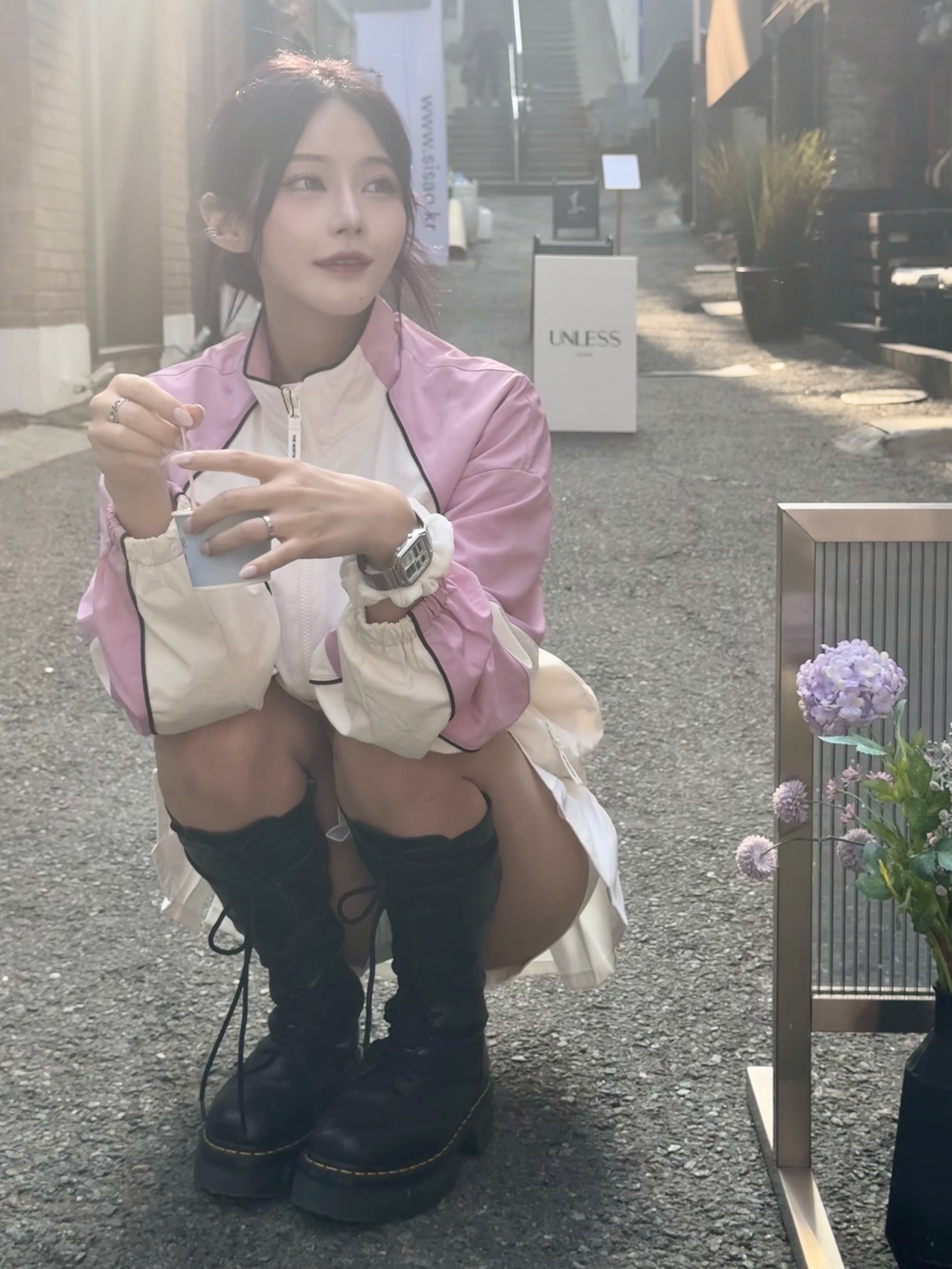 The North Face TNF Crew Jacket Cream - 25SS, (W) Dr. Martens Audrick 20 Eye Leather Knee High Platform Boots Black 착용 스타일 - 1