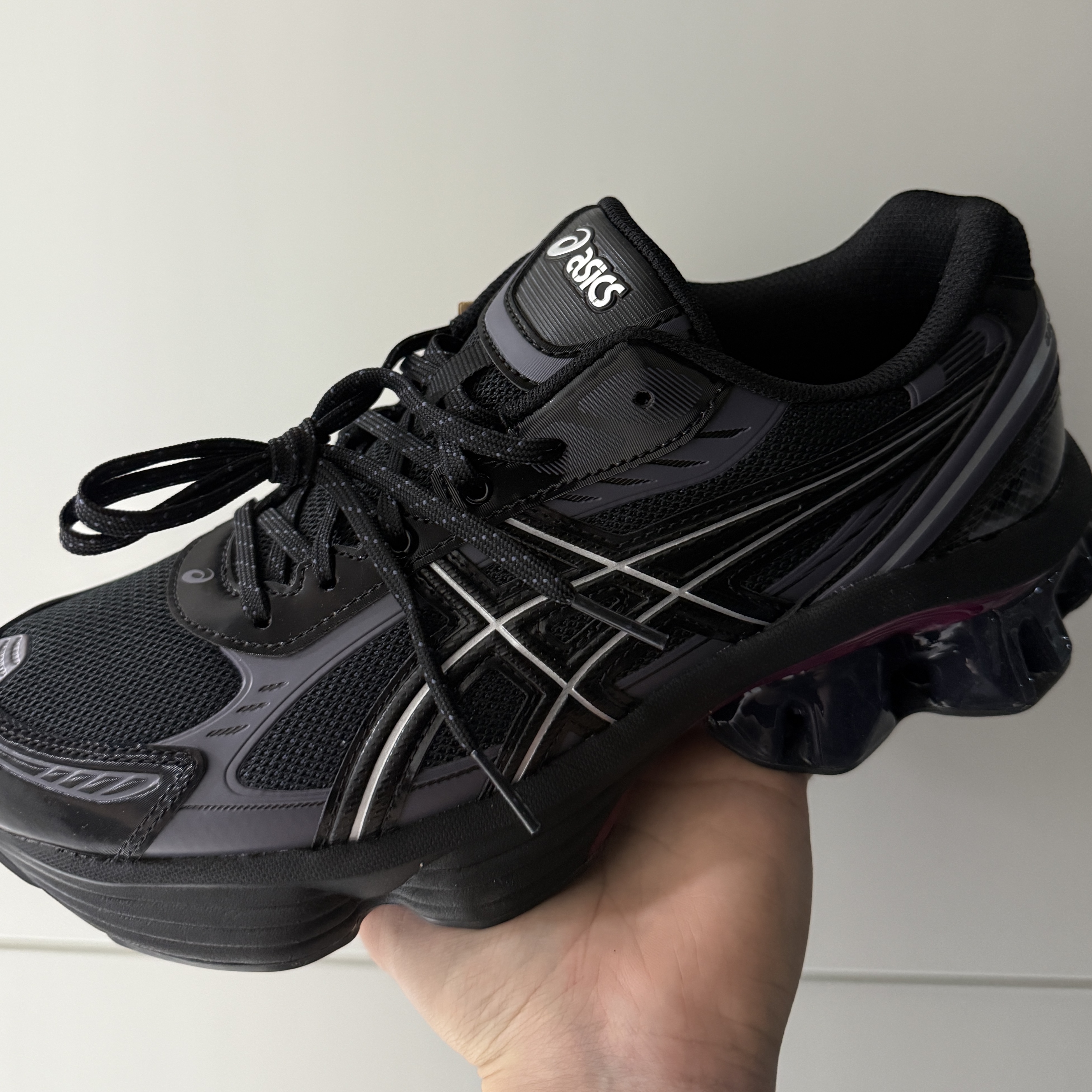 Asics Gel-Kinetic Fluent Black 착용 스타일 - 2
