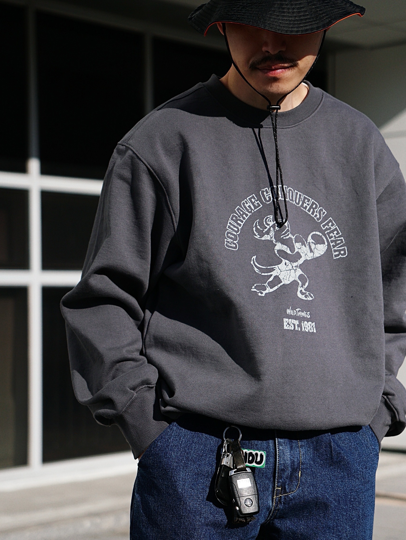 Wildthings Vintage Sweatshirts(WILD DOG) Graphite 착용 스타일 - 6