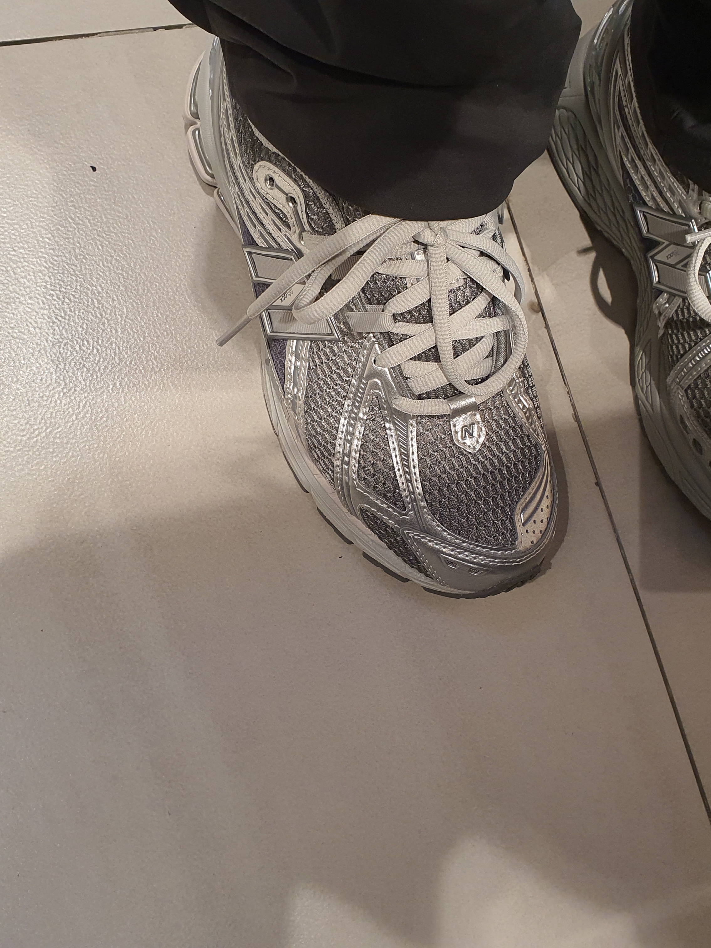 New Balance 1906R Harbor Grey Silver Metalic 착용 스타일