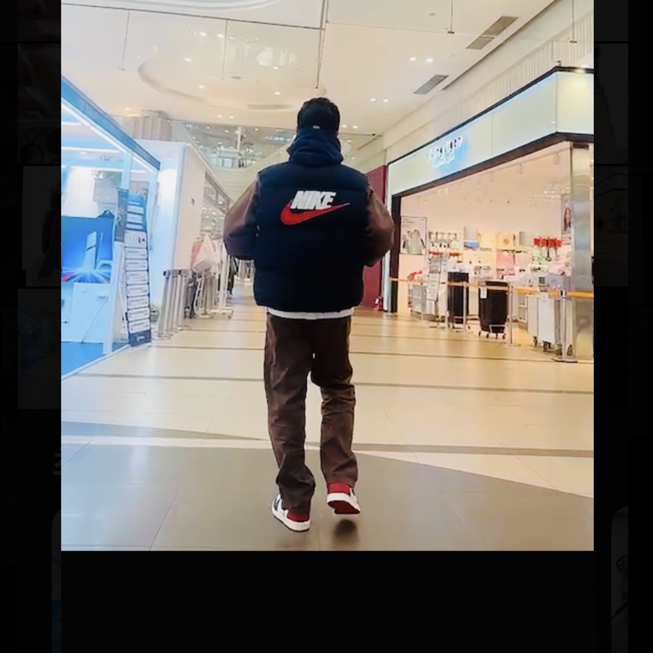 Supreme x Nike Denim Puffer Vest Black - 24SS, Supreme Box Logo Hooded Sweatshirt Multicolor - 24FW 착용 스타일 - 1